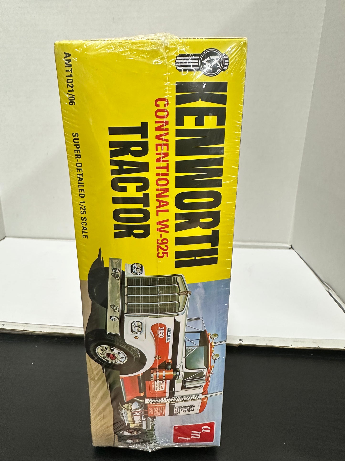 AMT 1/25 Kenworth Conventional W-925 Model Kit