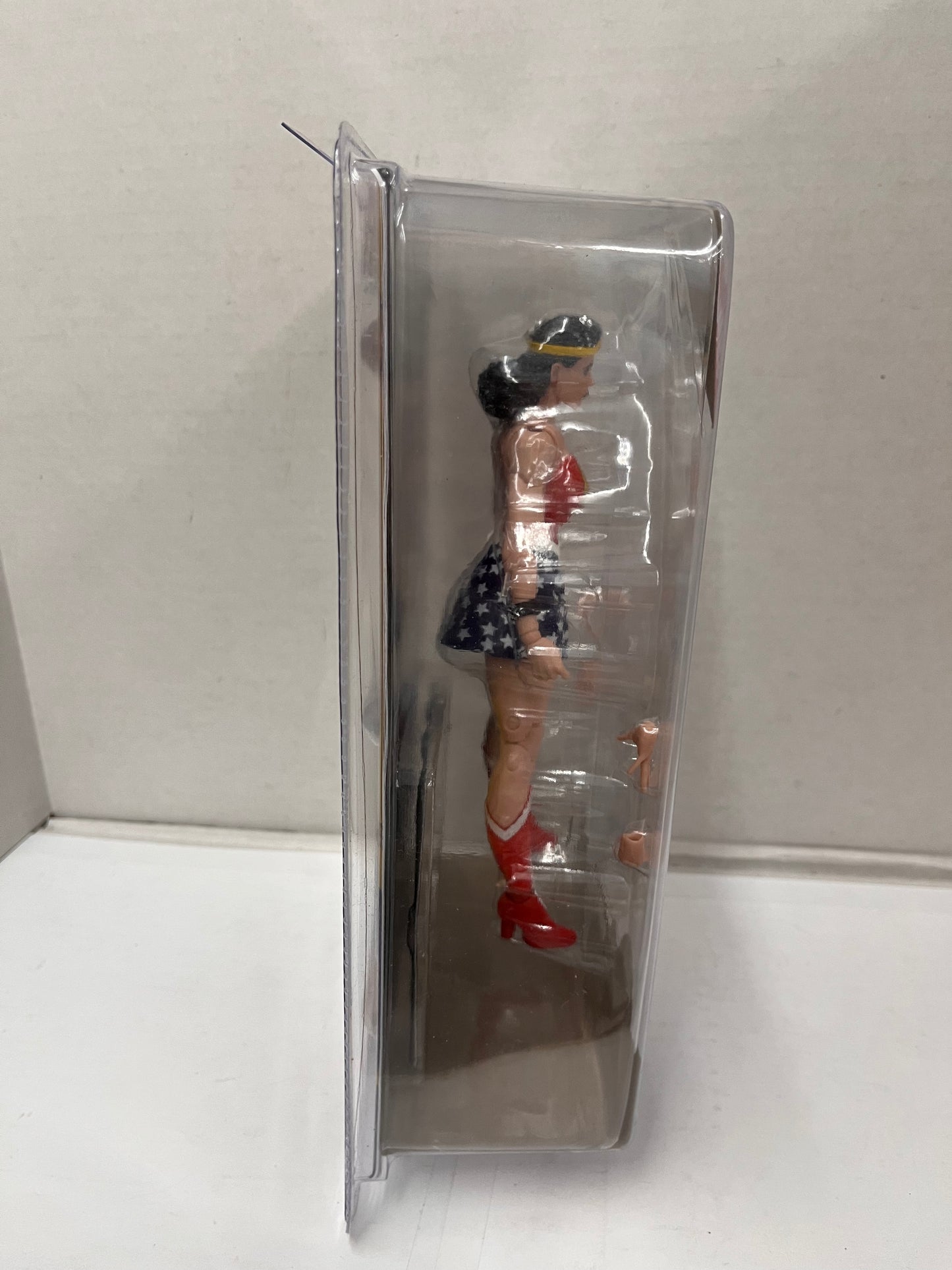 Wonder Woman (DC Page Punchers: Wonder Woman #1) 7" Figure w/Comic