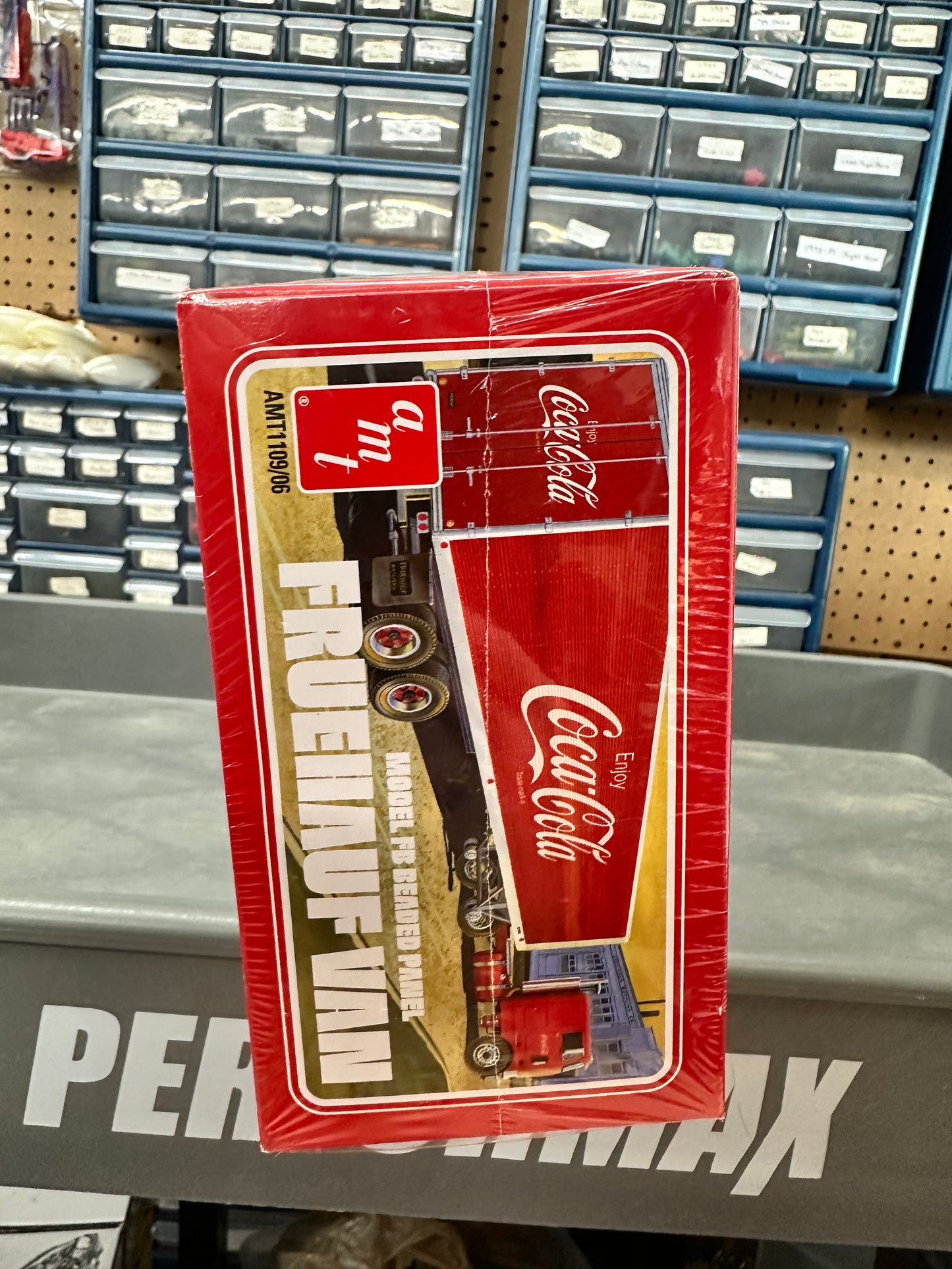 AMT 1/25 Fruehauf Beaded Coca Cola Van Semi Trailer Plastic Model Kit