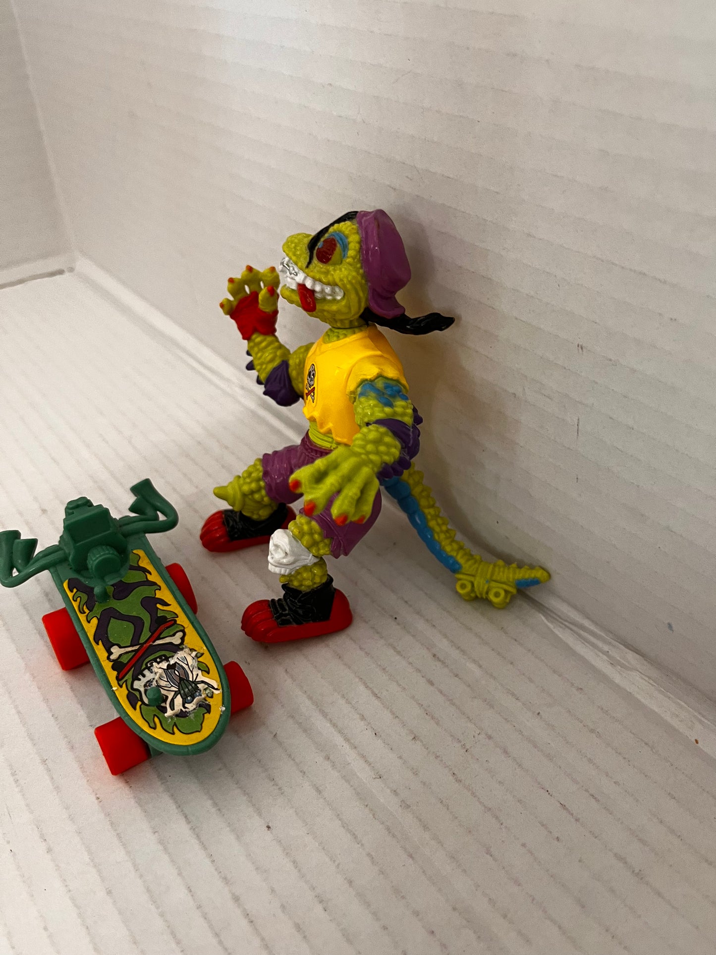 Vintage 1990 Teenage Mutant Ninja Turtles TMNT Mondo Gecko Figure W/ Skateboard