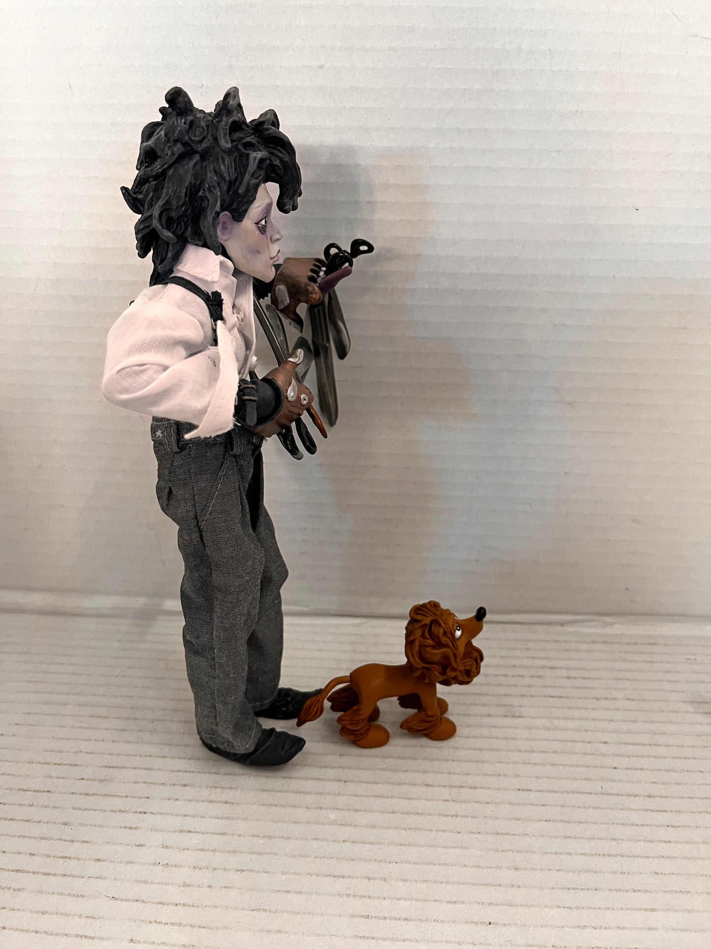 2005 Mezco Edward Scissorhands Figure White Shirt