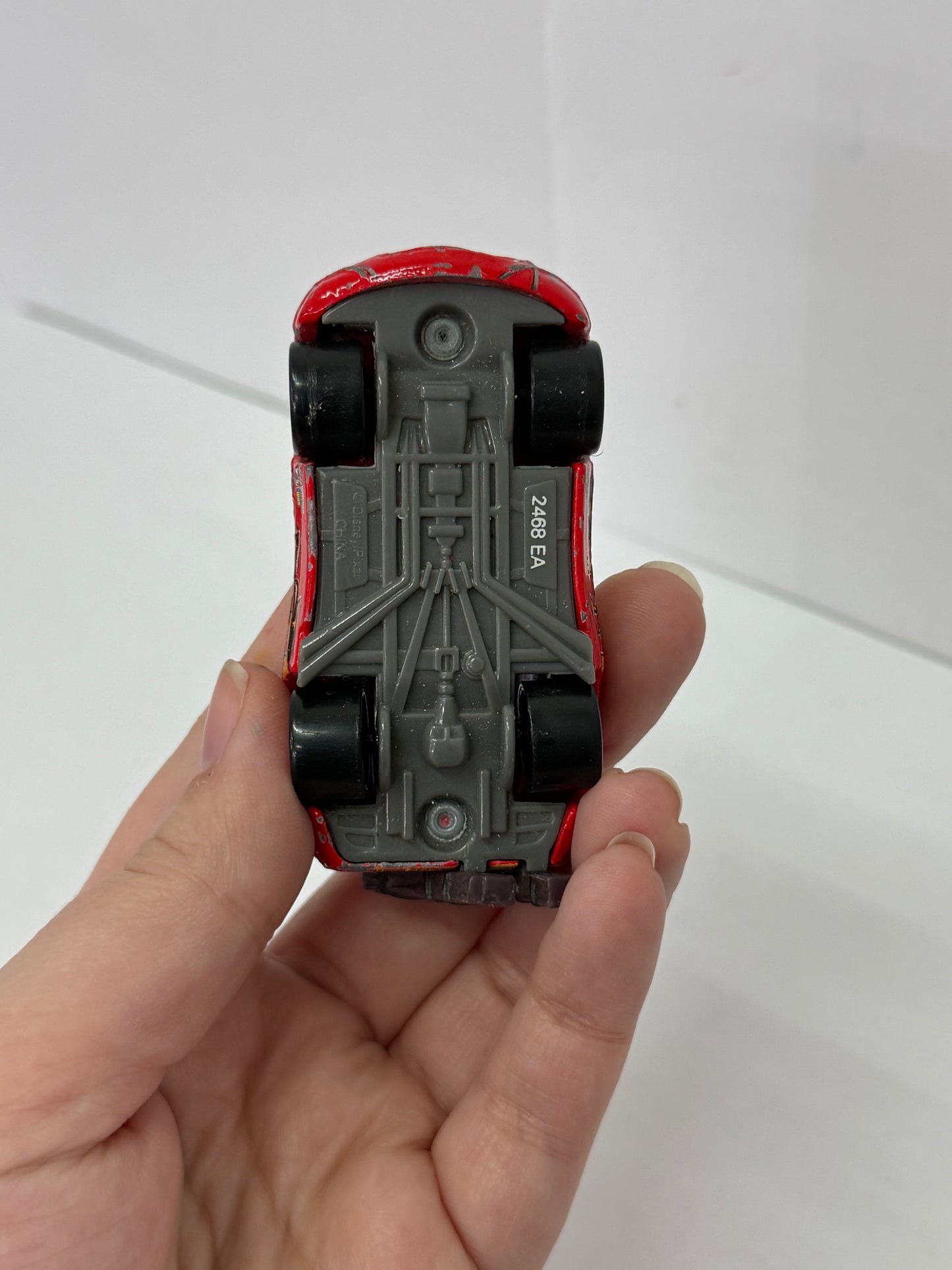 RARE Disney Pixar Cars - SPIN OUT LIGHTNING MCQUEEN TIRES ON EYES - 1:55 Diecast