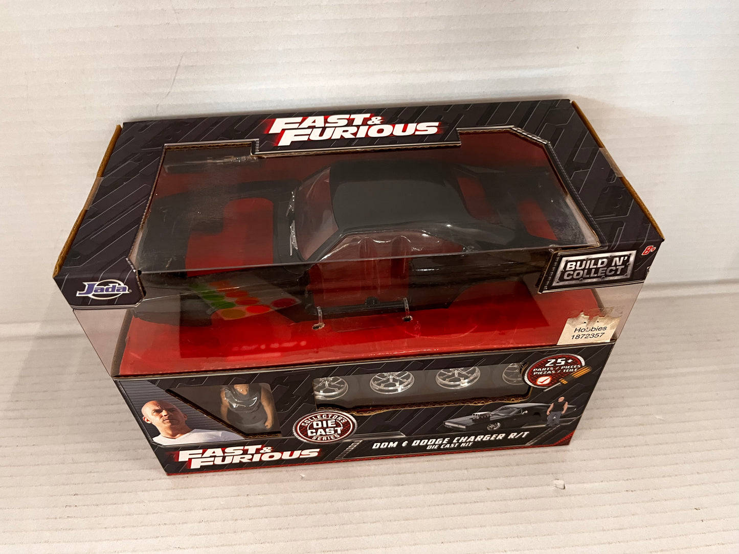 Jada 1/24 Die-Cast Model Kit Fast & Furious Dom's Dodge Charger R/T W/ FIGURE