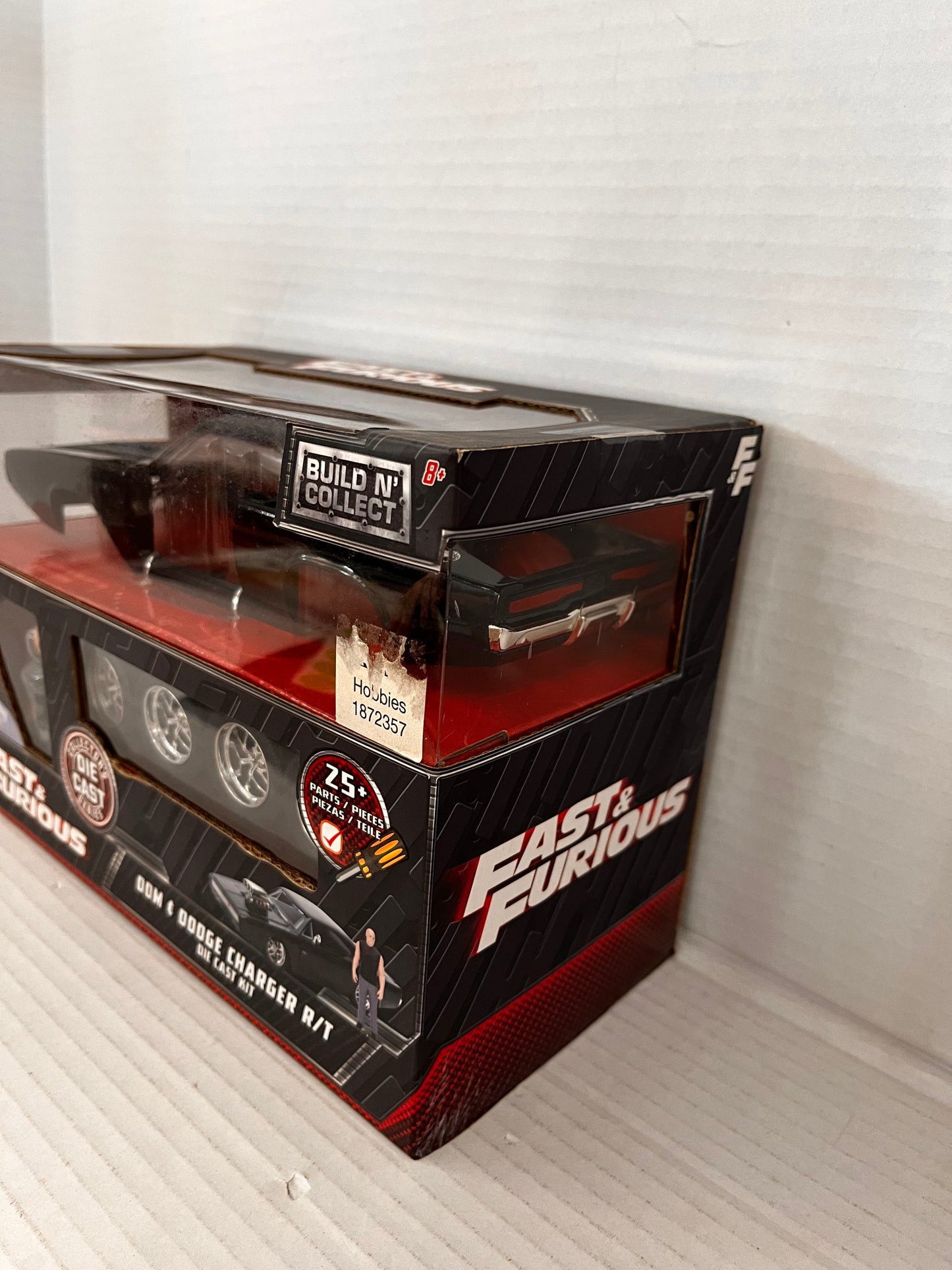 Jada 1/24 Die-Cast Model Kit Fast & Furious Dom's Dodge Charger R/T W/ FIGURE