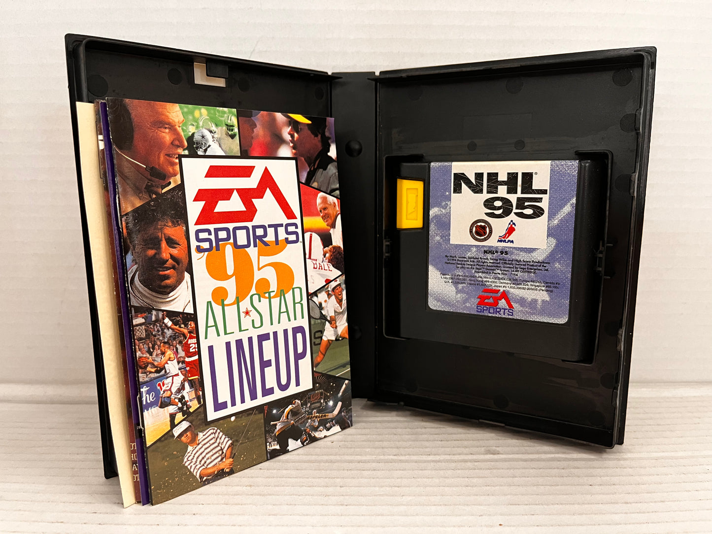 NHL 95 (Sega Genesis, 1994) w/ instructions& inserts poster included