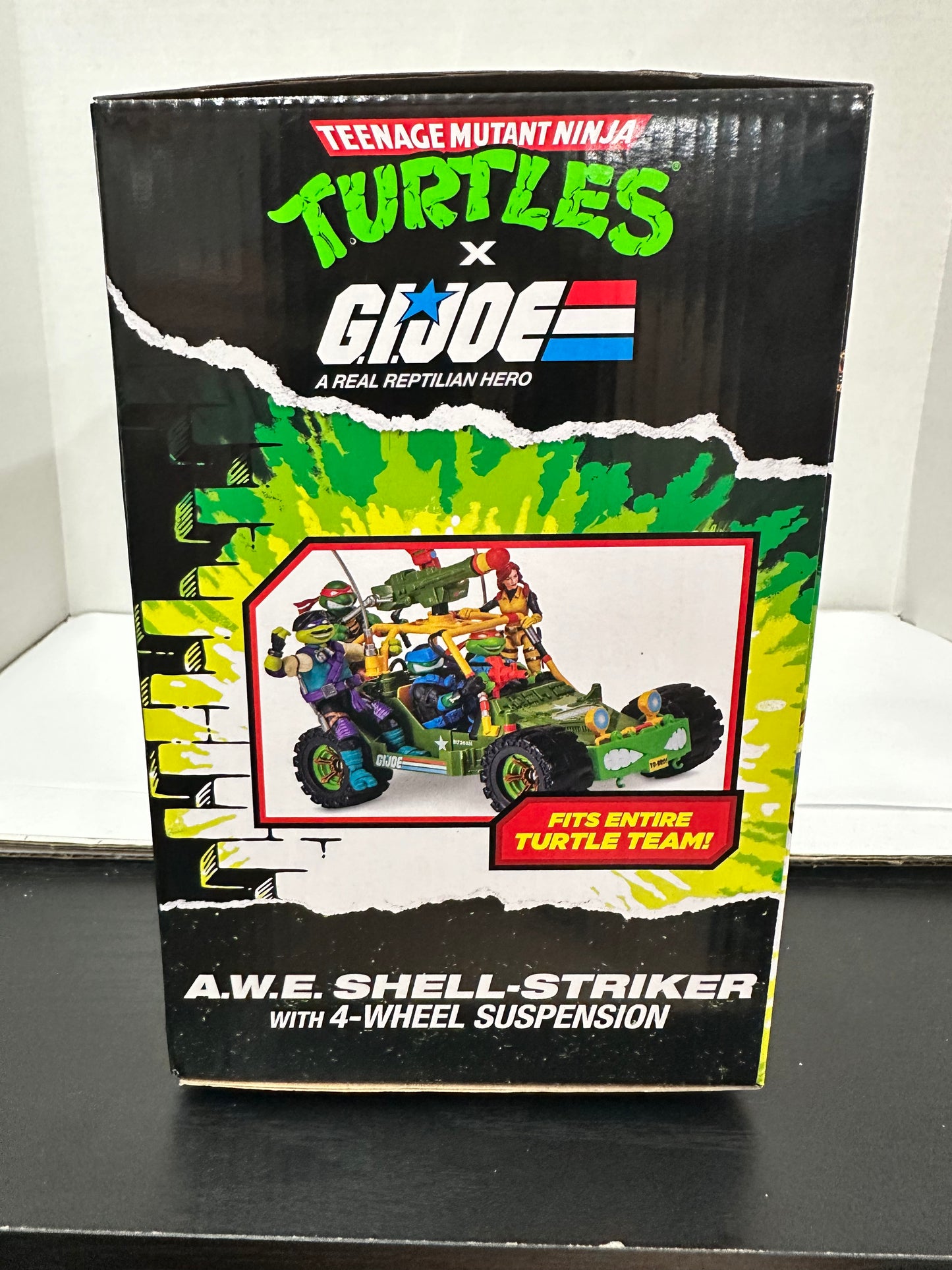 Teenage Mutant Ninja Turtles x GI Joe A.W.E. Shell Striker w/4-Wheel Suspension