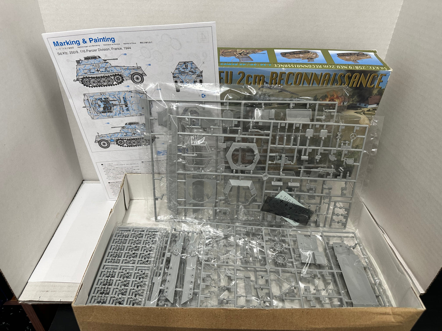 Dragon -WWII German Sd.Kfz.250/9 NEU 2cm Reconnaissance, 1/35 Model Kit Open Box