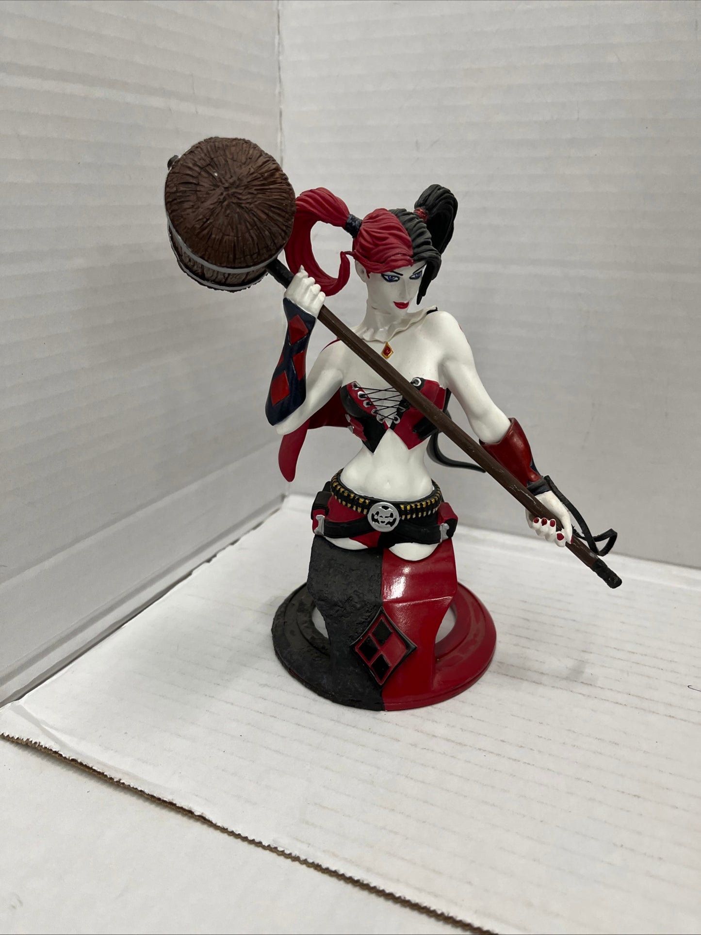 DC Comics Super-Villains Harley Quinn Bust Second Edtion