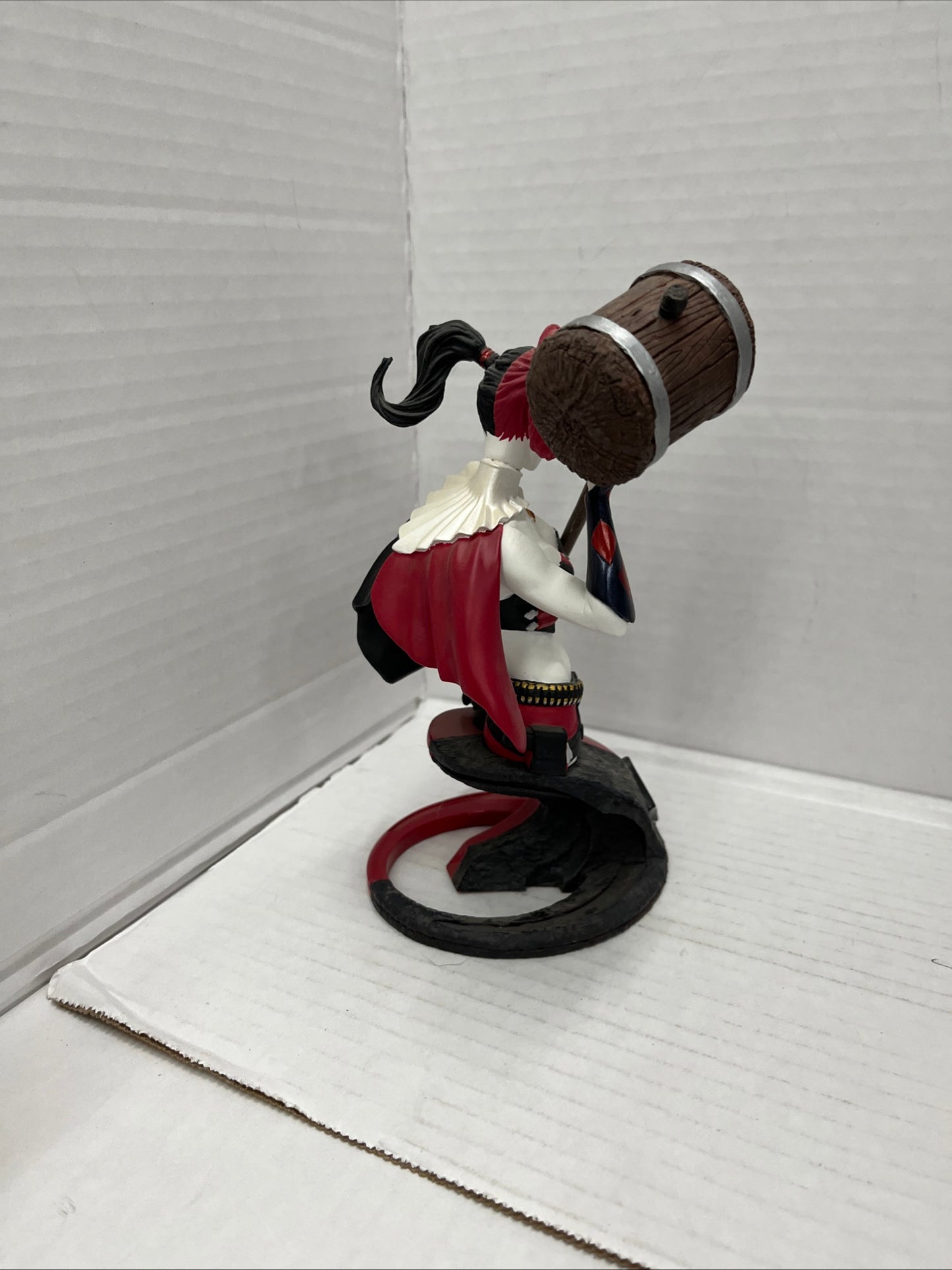 DC Comics Super-Villains Harley Quinn Bust Second Edtion