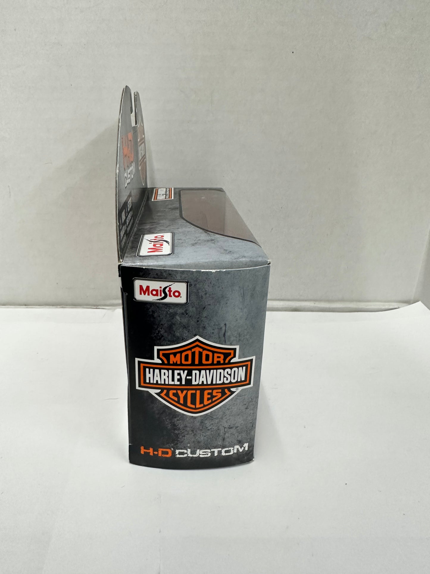 NIB MAISTO 2012 HARLEY DAVIDSON H-D CUSTOM SERIES 31 1980 FLT TOUR GLIDE BLUE