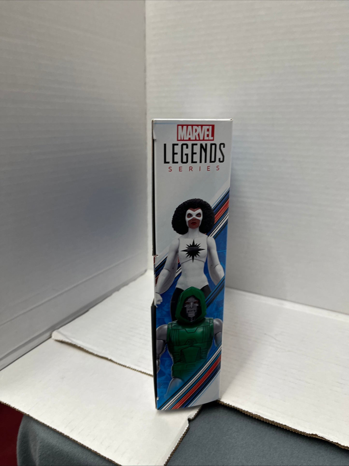 Marvel Legends Avengers CAPTAIN MARVEL vs DOCTOR DOOM 2 Pk