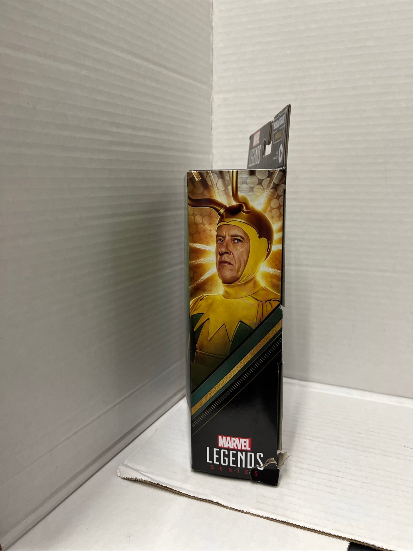Marvel Legends Loki Classic Loki *Box Damage