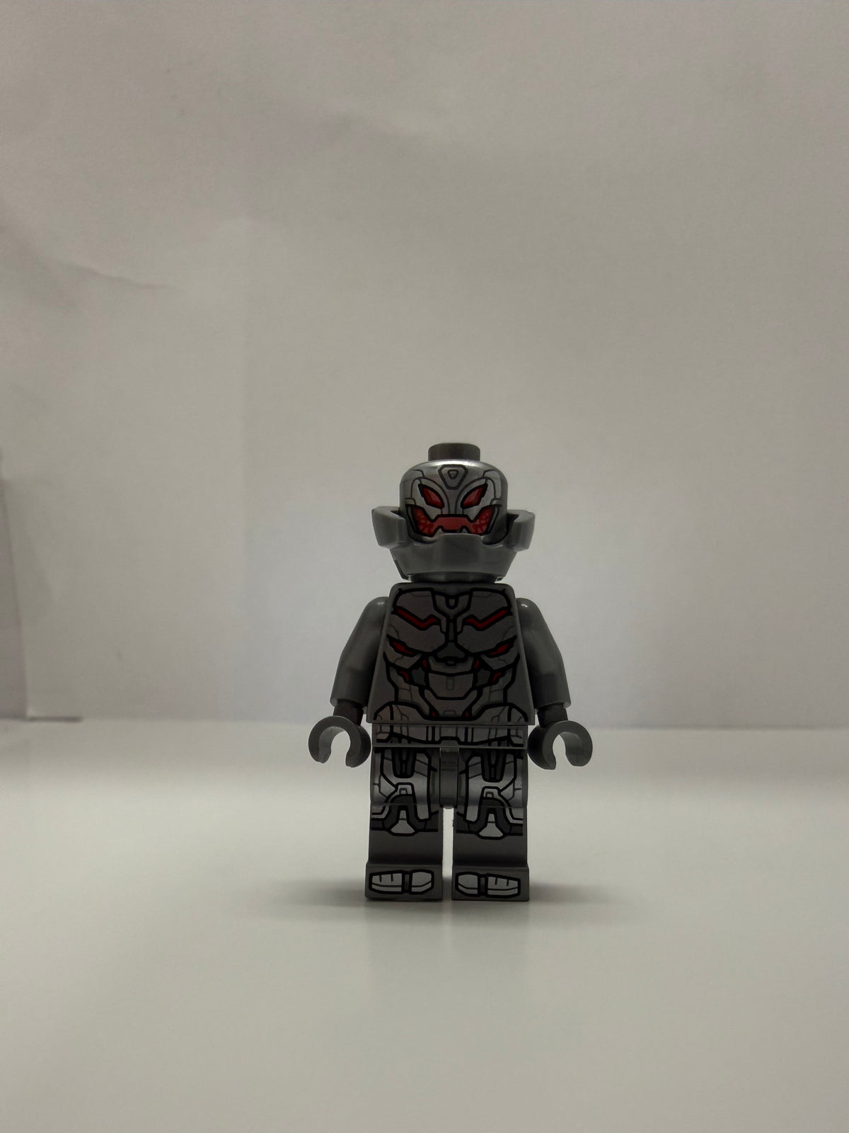 LEGO Marvel Ultron Minifigure Avengers Exclusive 76307