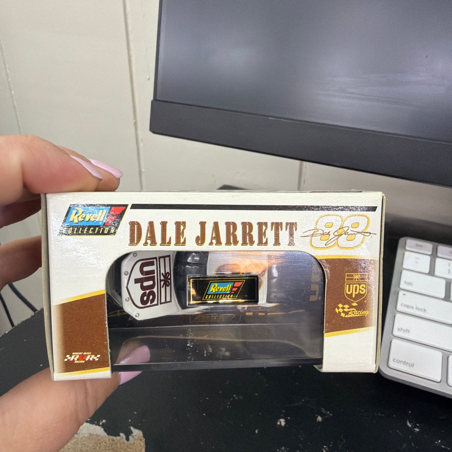 NASCAR REVELL COLLECTION 2001 #88 UPS FORD TAURUS DALE JARRETT 1/64 NUMBERED