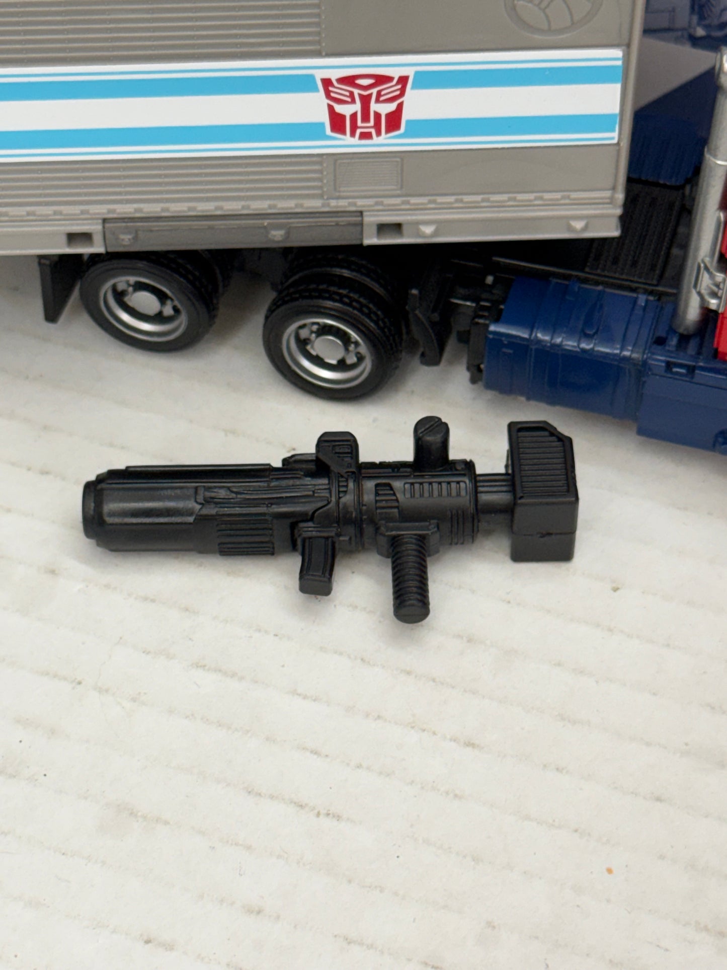 Transformers Volvo VNR Optimus Prime Collaborative Figure Complete Leader Class