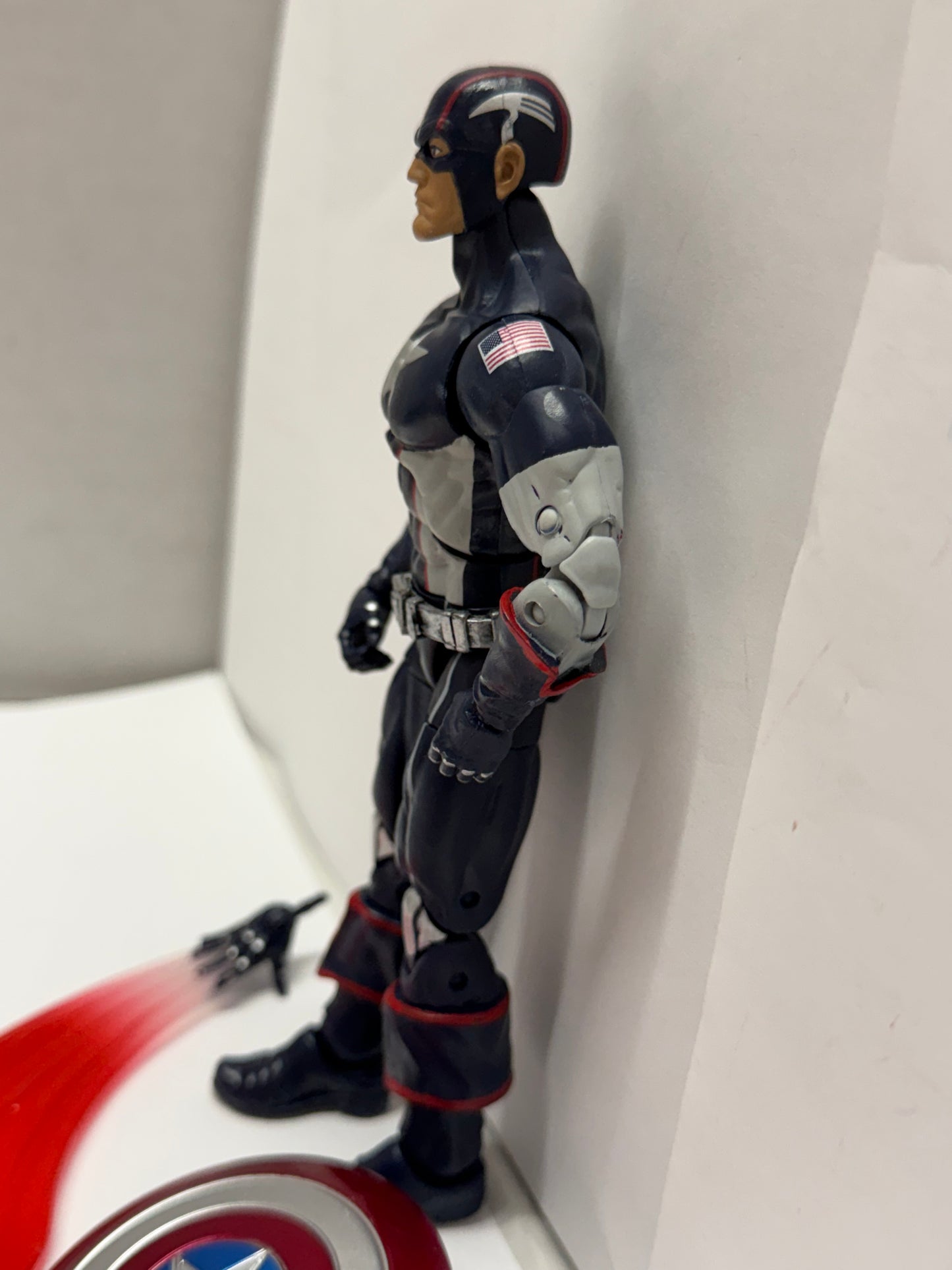 Hasbro Marvel Legends Secret Wars Captain America Action Figure 6” BAF
