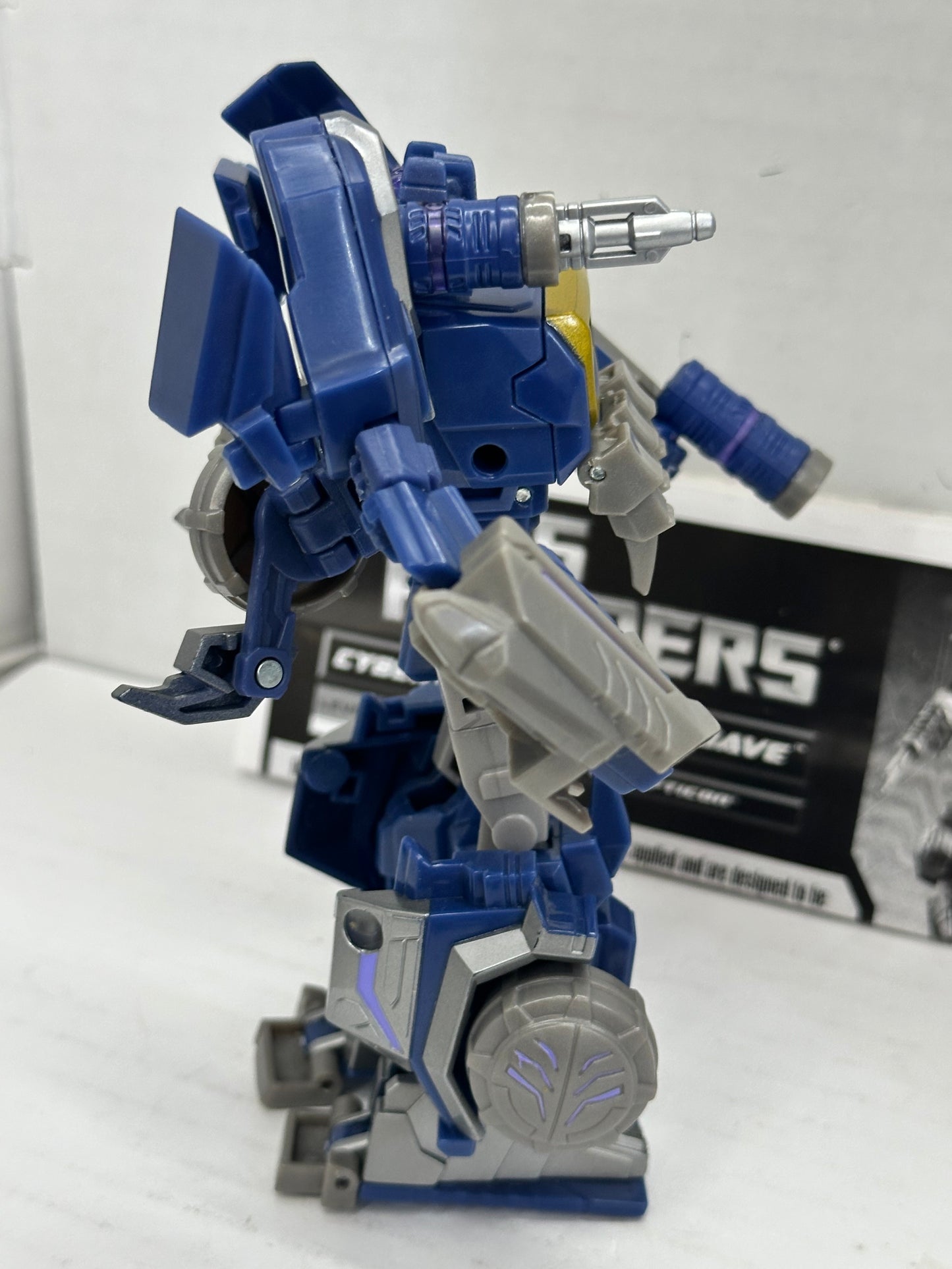 Hasbro Transformers Generations War For Cybertron WFC Deluxe Soundwave Complete
