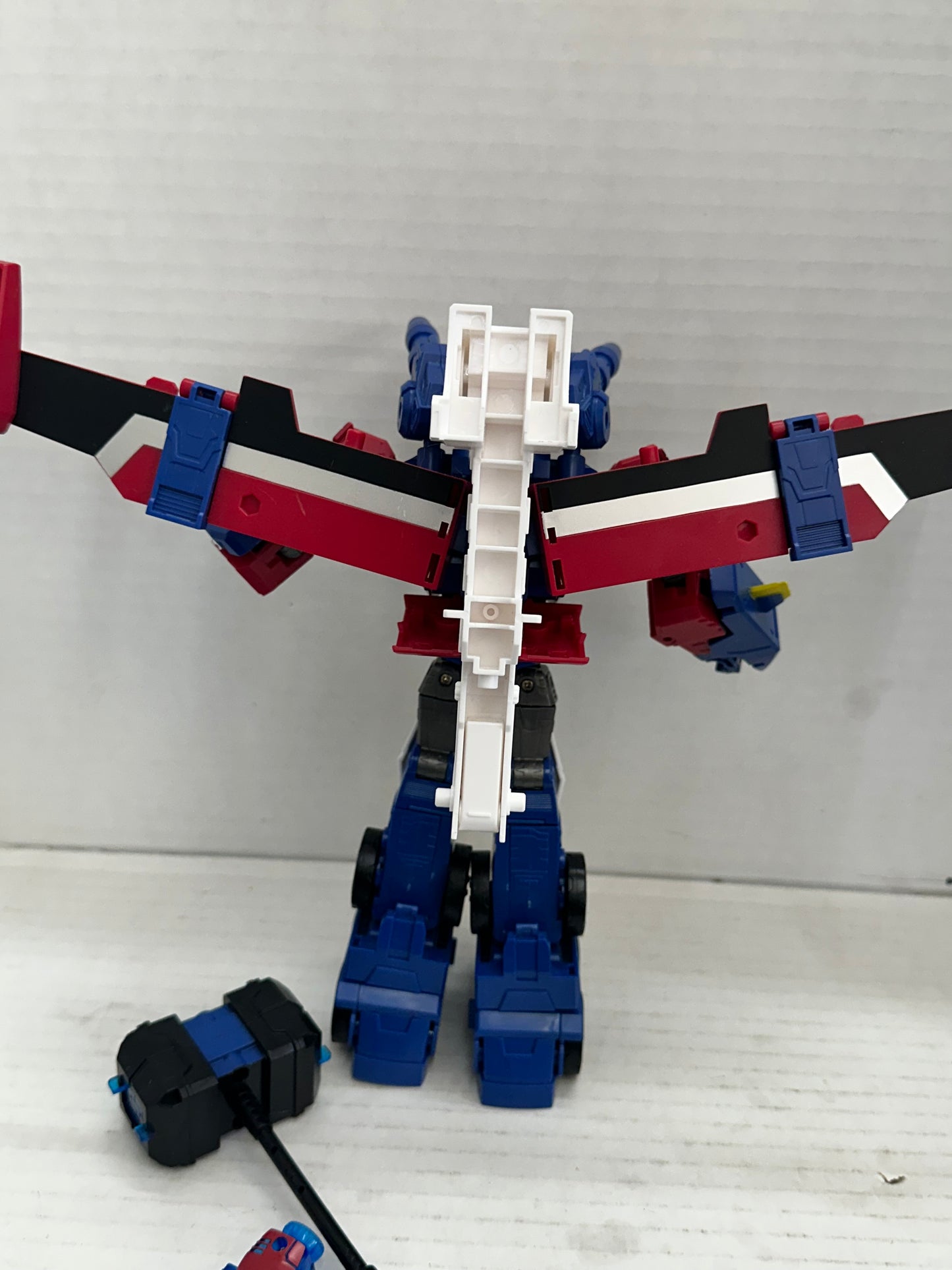 Baiwei Maintenance Team Leader Animated Optimus Prime Transformers Complete