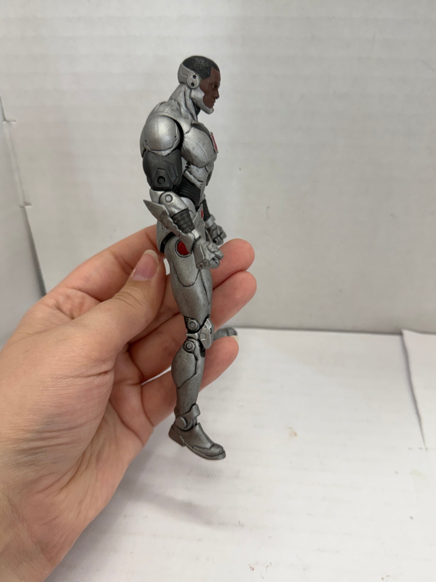DC Collectibles DC Comics Icons: Cyborg Forever Evil Deluxe 6" Action Figure