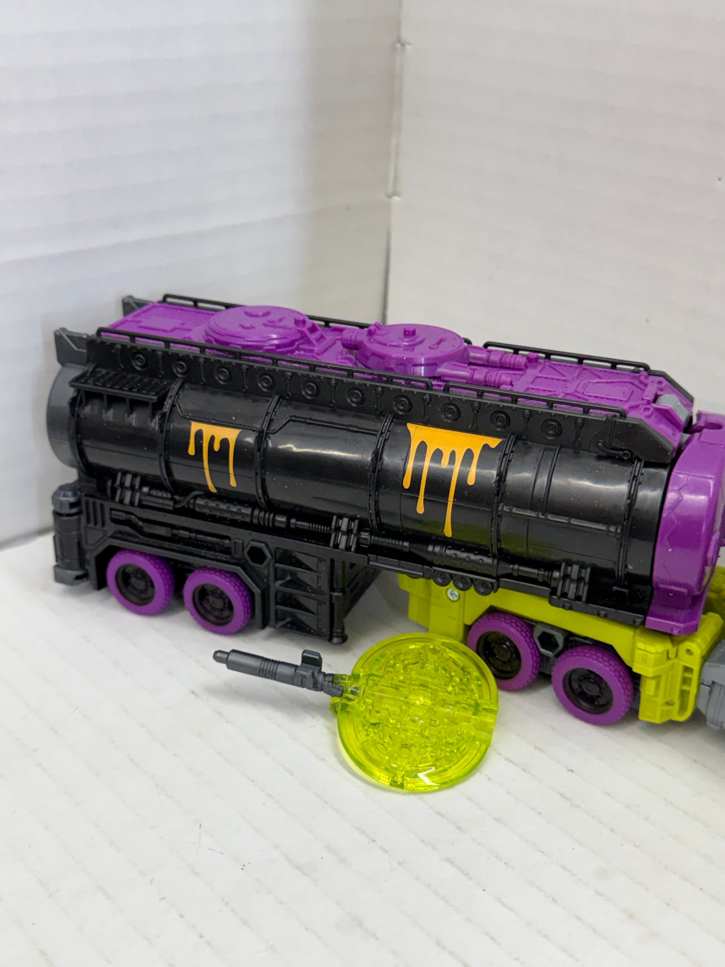 Transformers Legacy TOXITRON Evolution Leader Class G2 Universe