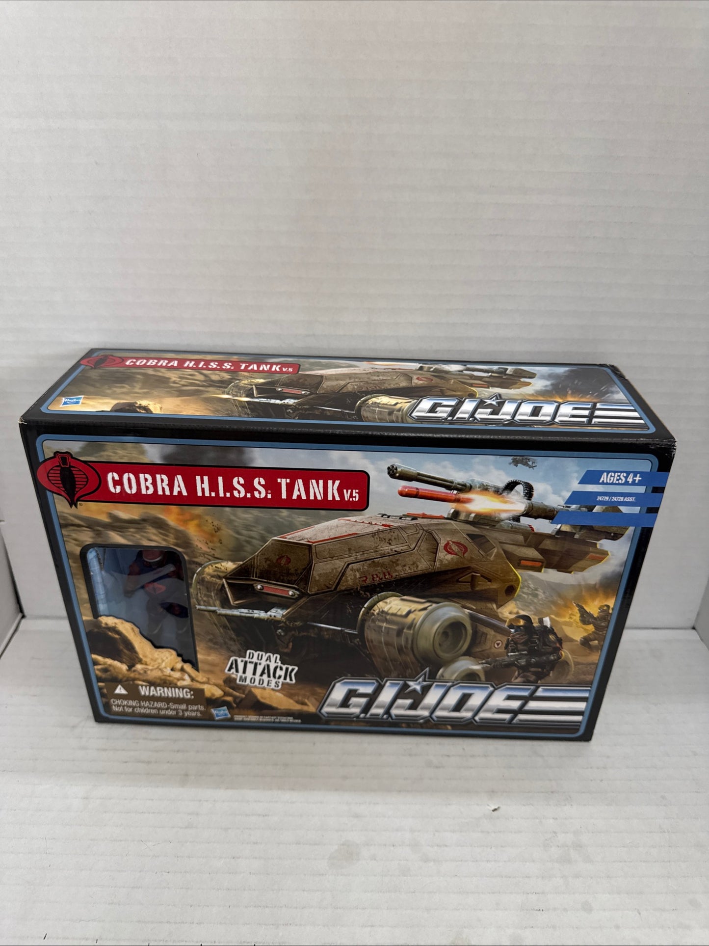 GI Joe HISS Tank V5 In Pursuit Of Cobra Includes Tank Driver Hasbro 2010 NIB