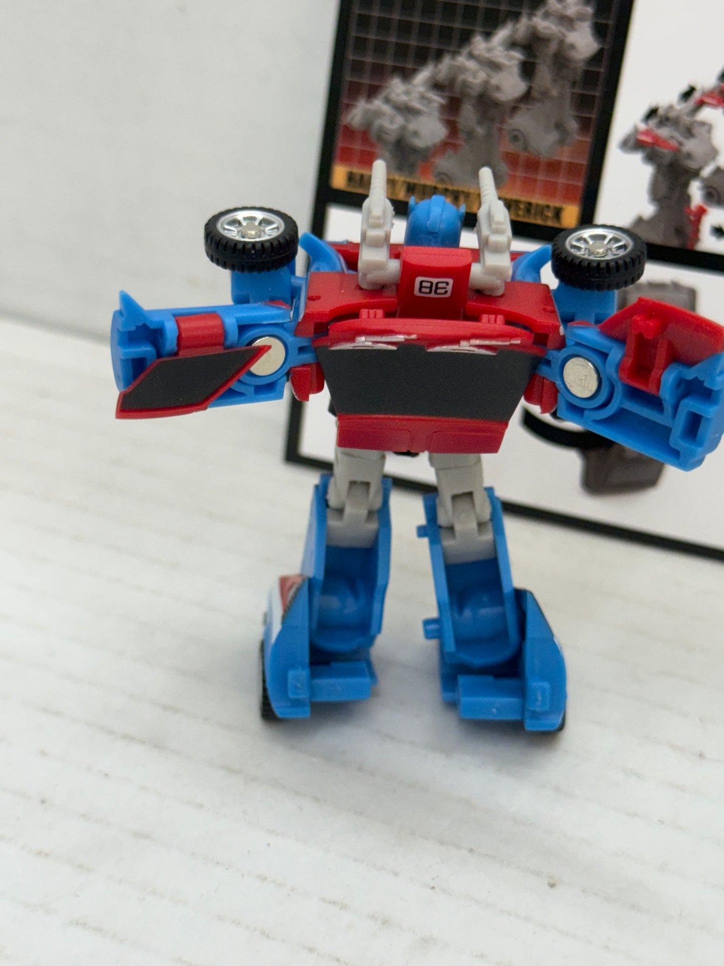 NewAge Toys NA H5 Maverick ‘Smokescreen’ Mini Robot