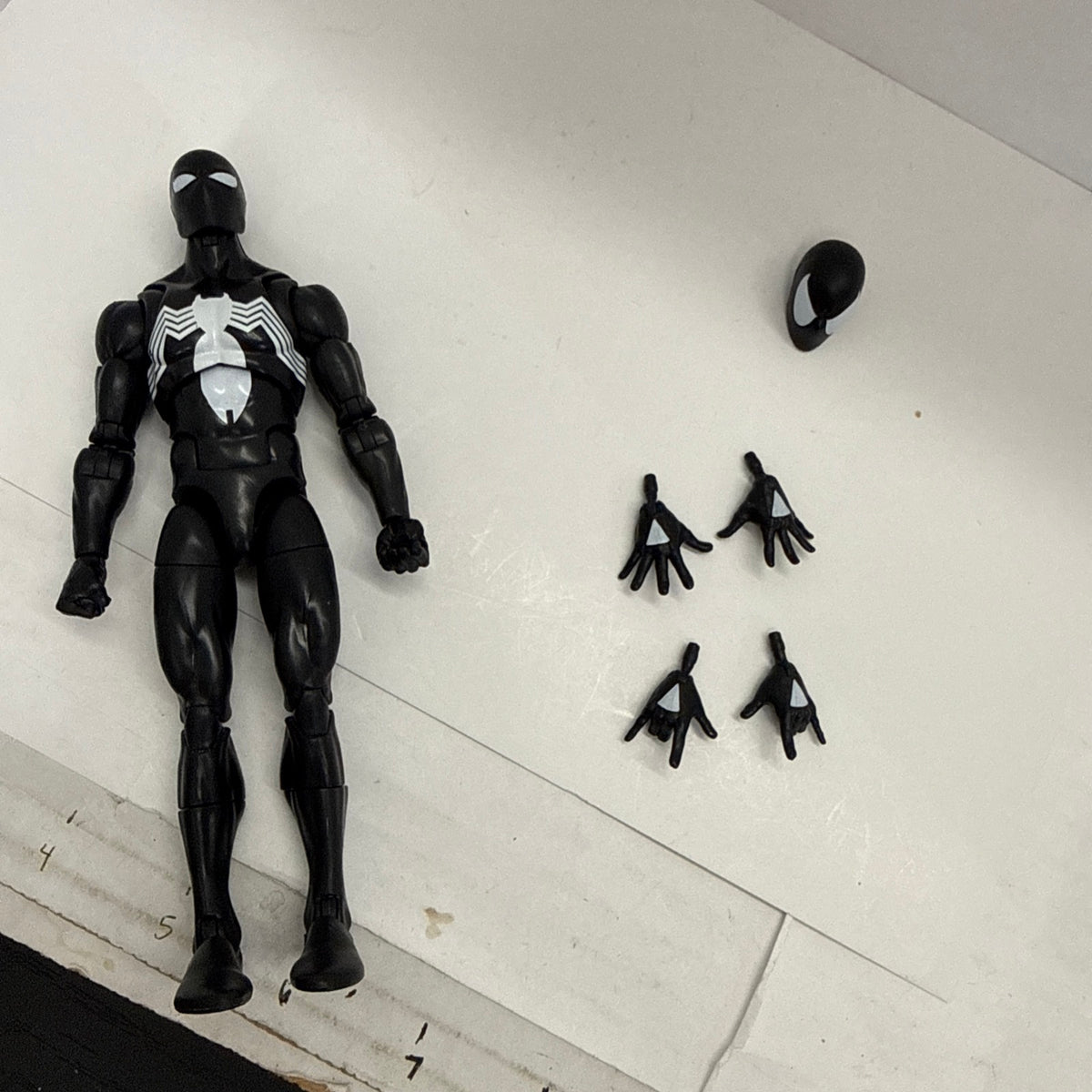 Marvel Legends Black Suit Spiderman Secret Wars 6” Action Figure