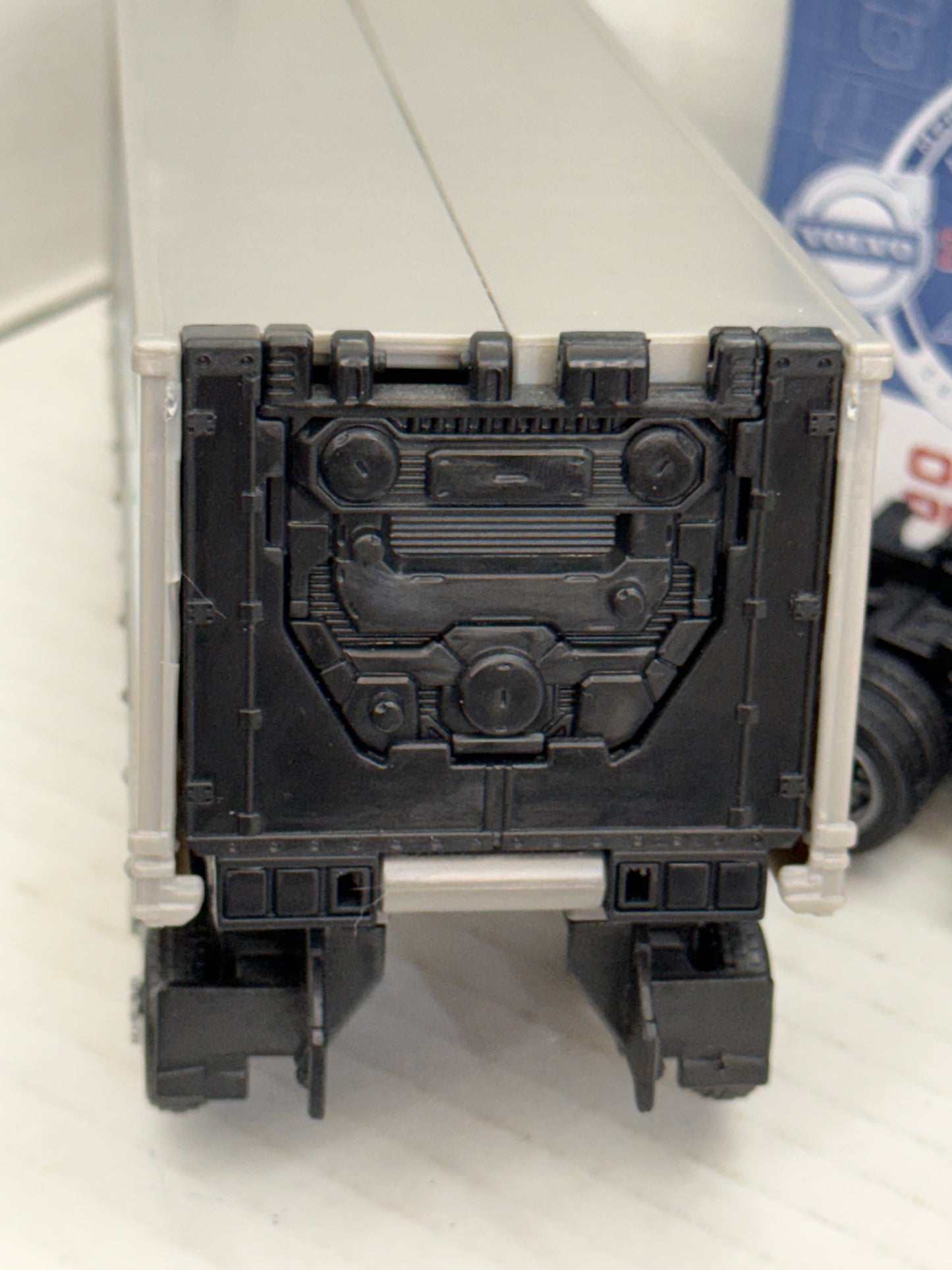 Transformers Volvo VNR Optimus Prime Collaborative Figure Complete Leader Class