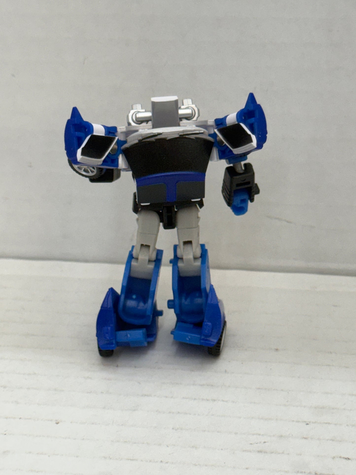 Collection  Newage Toys H3B KITT H3B Bluestreak Action Figure Loose Complete