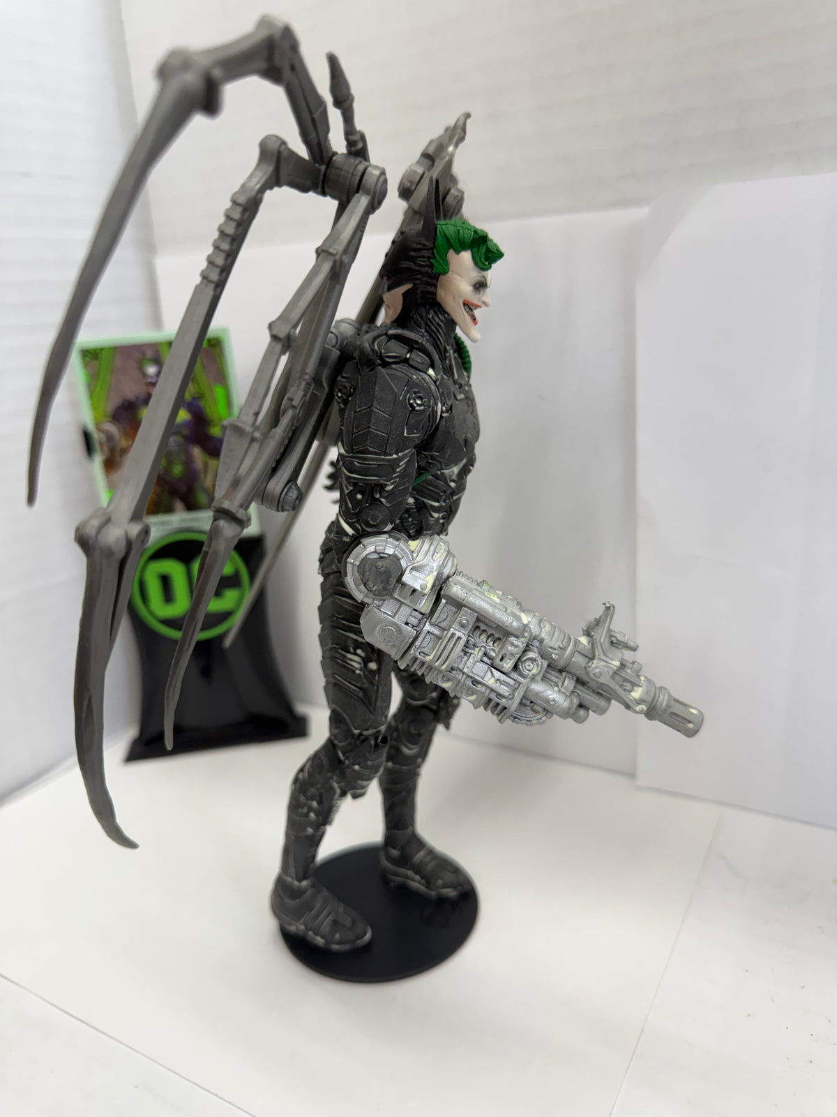 DC Multiverse Batman: Futures End Glow in The Dark Edition 7in Batman Joker Gold
