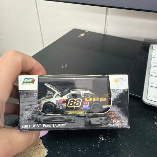 NASCAR REVELL COLLECTION 2001 #88 UPS FORD TAURUS DALE JARRETT 1/64 NUMBERED