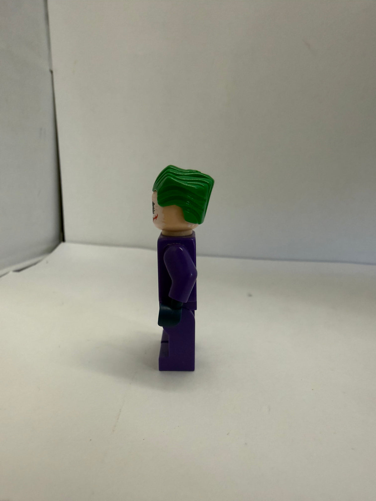 LEGO Minifigure - DC Super Heroes - The Joker - Dark Purple - No sh1022 - QTY 1