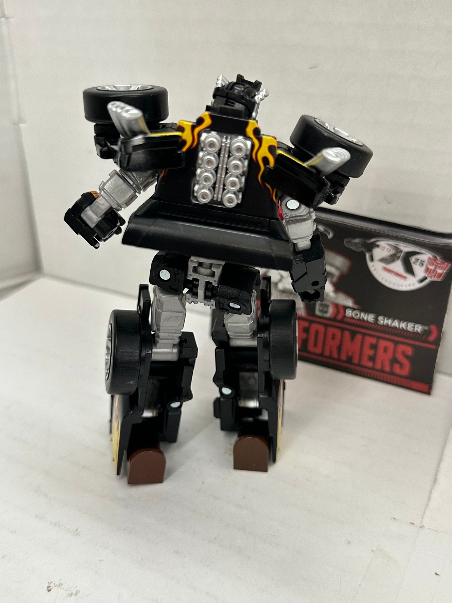 2025 Transformers X Hot Wheels Collaborative Deluxe Class Bone Shaker COMPLETE