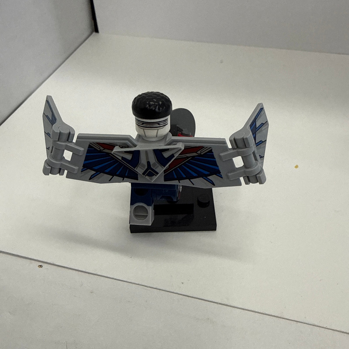 LEGO minifigure Sam Wilson Falcon Captain America series Colmar05