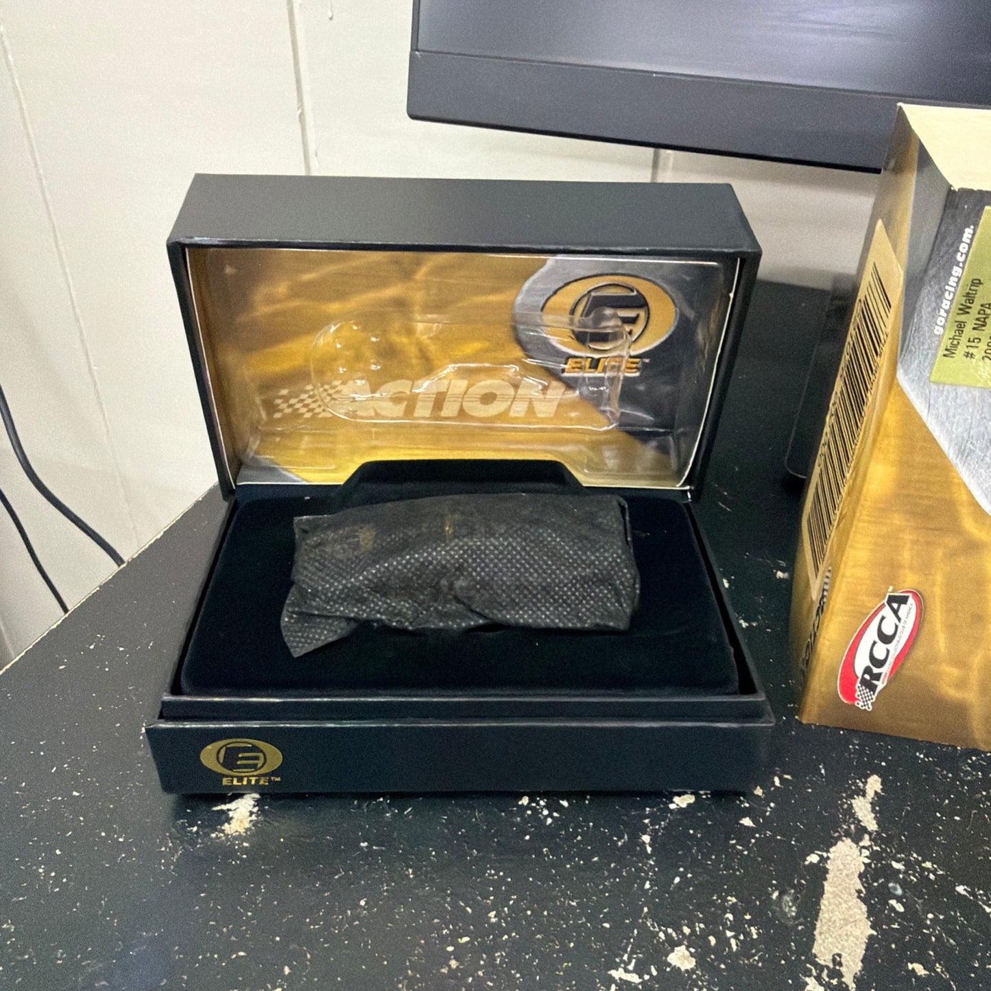 Michael Waltrip #15 NAPA 2003 Monte Carol elite 1:64 Scale