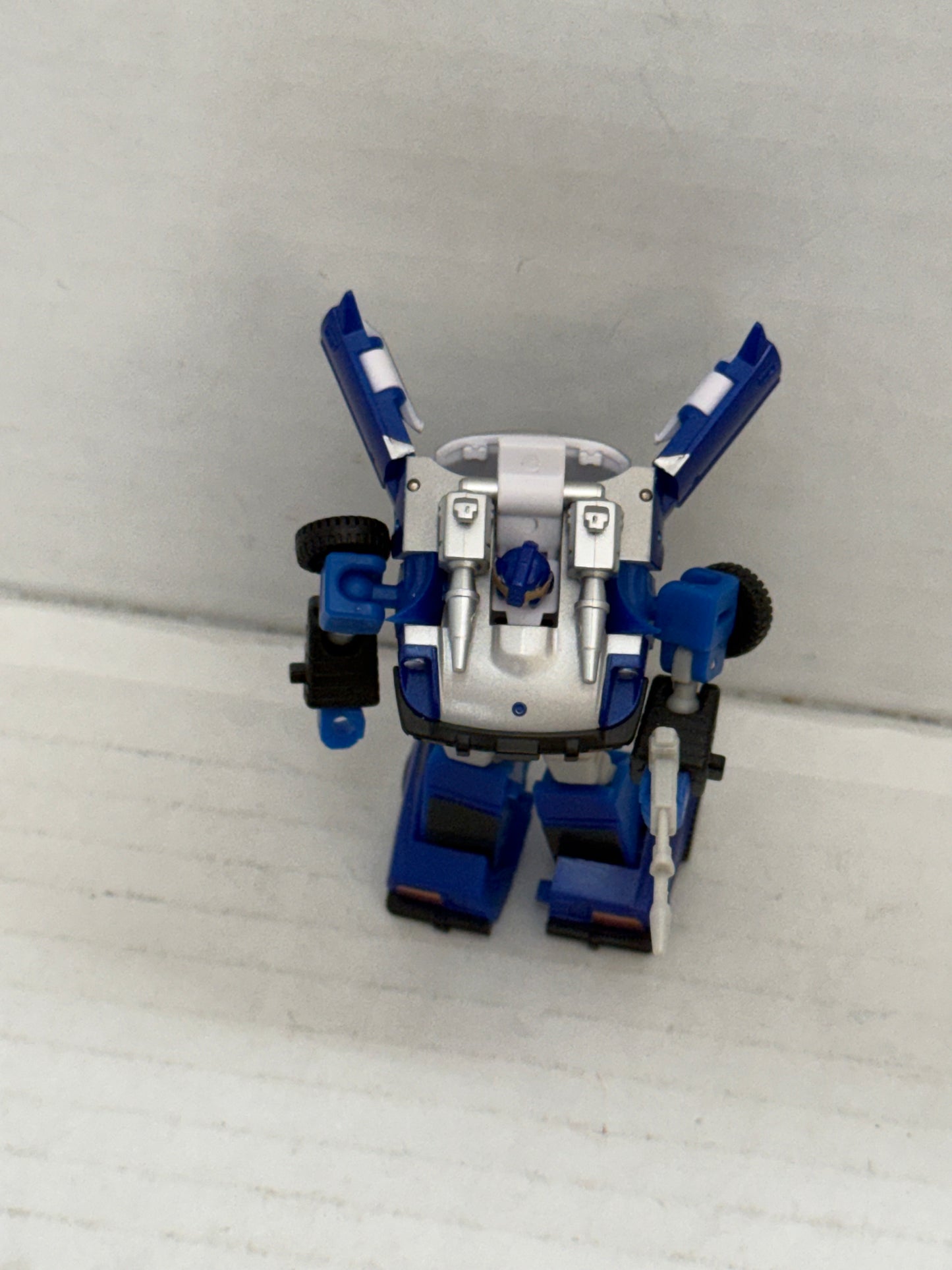 Collection  Newage Toys H3B KITT H3B Bluestreak Action Figure Loose Complete