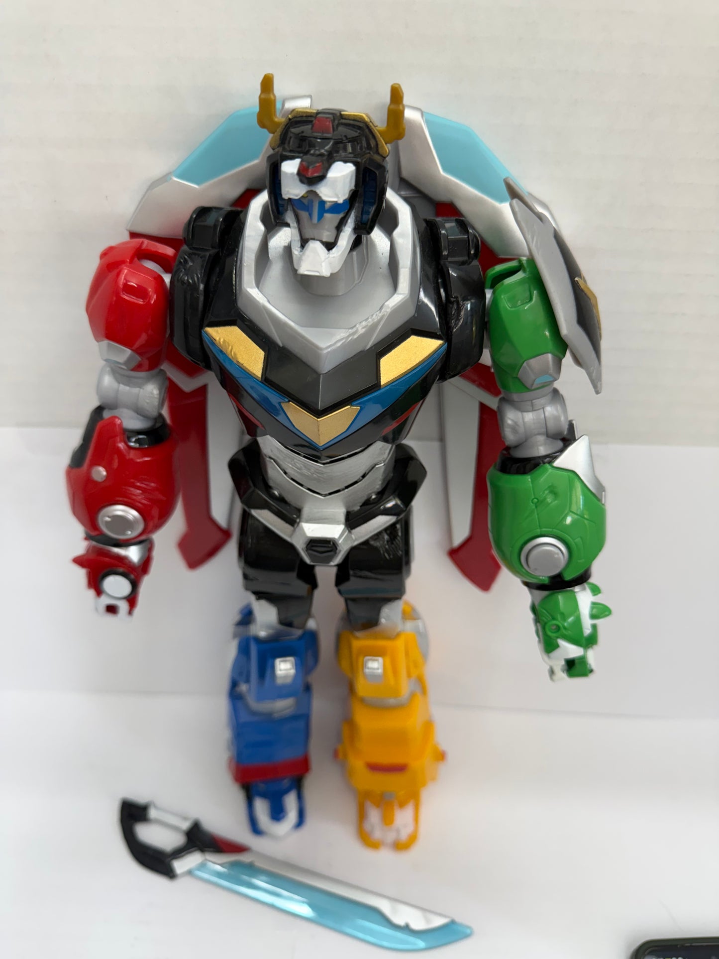 Voltron 15” LIGHTS SOUNDS Moveable Figure 2017 DWA LLC