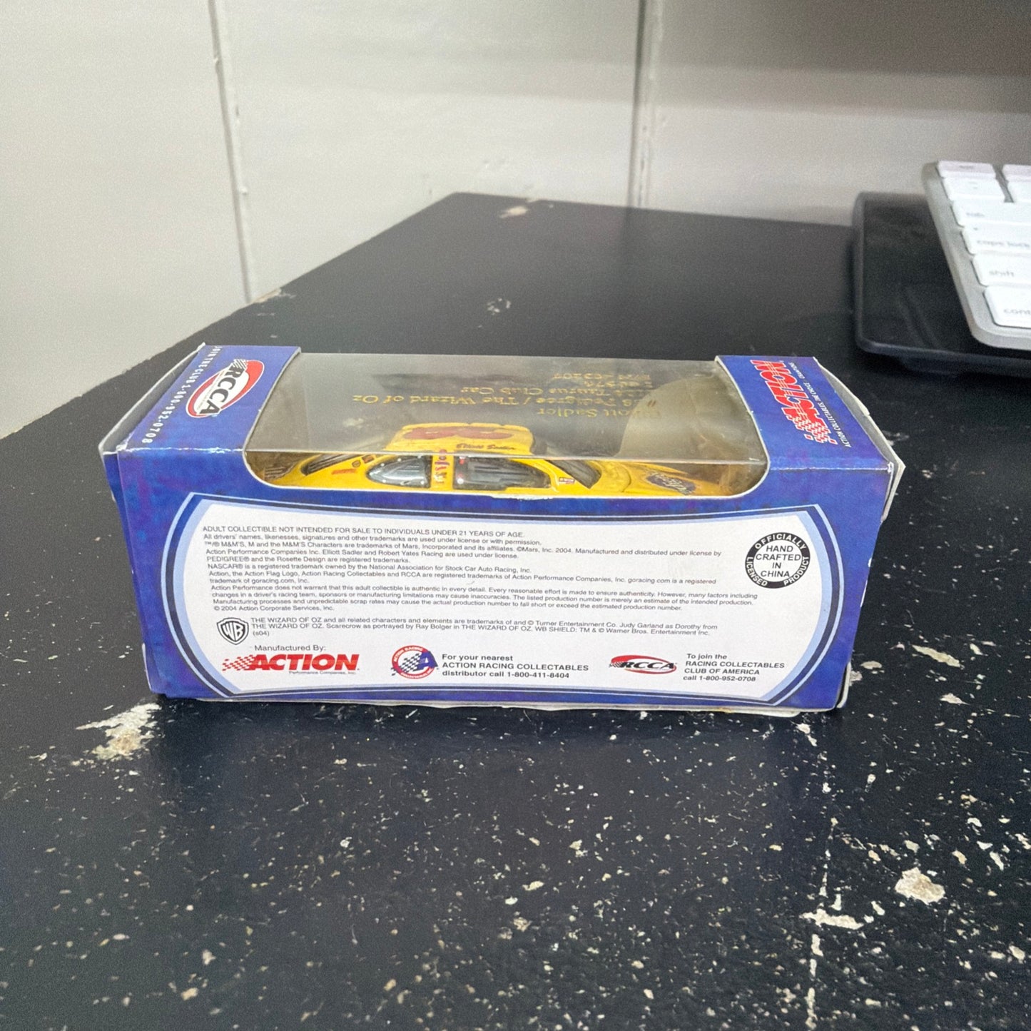 Elliott Sadler #38 Pedigree / The Wizard of OZ 2004 1:64  Nascar Diecast 1/576