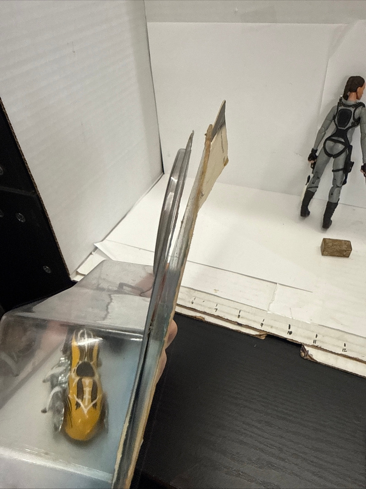 Tomb Raider Cradle Of Life Lara Croft In Wetsuit Figure & Hot Wheels