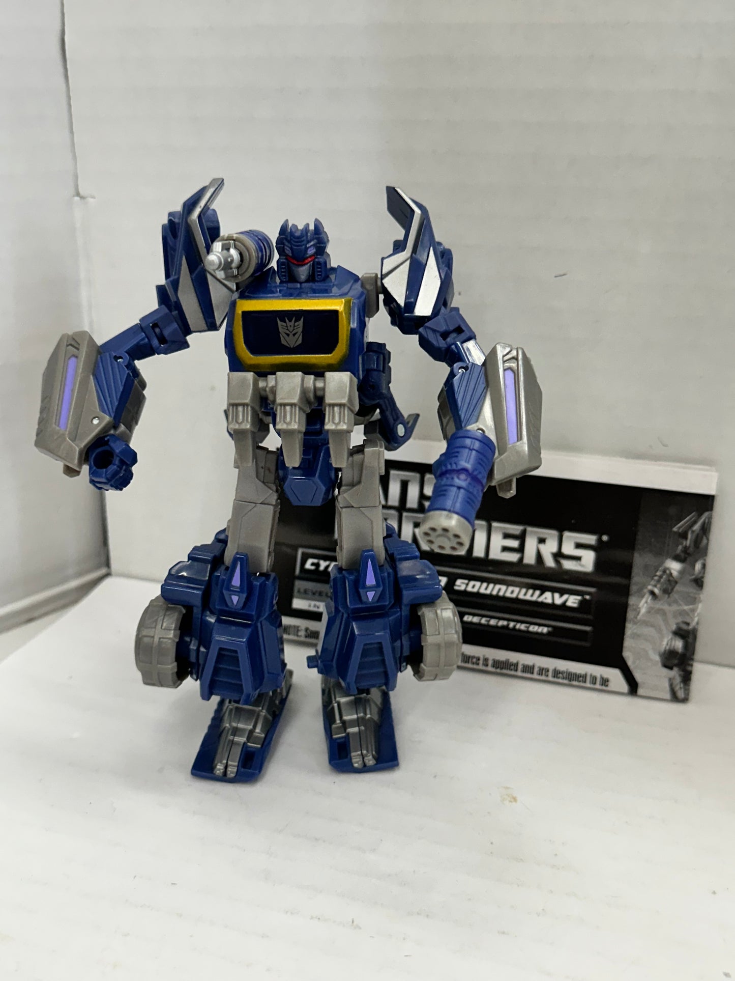 Hasbro Transformers Generations War For Cybertron WFC Deluxe Soundwave Complete