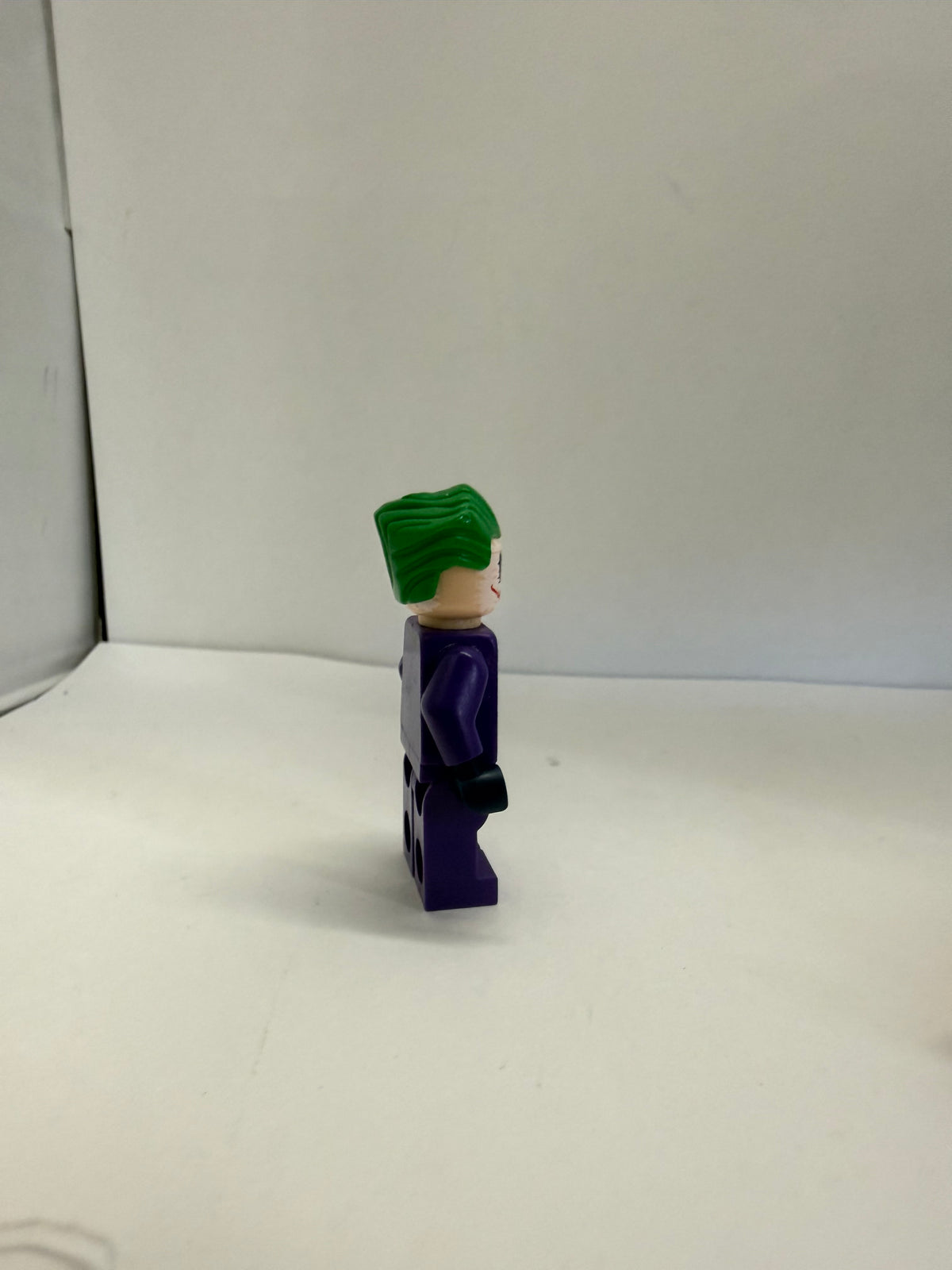 LEGO Minifigure - DC Super Heroes - The Joker - Dark Purple - No sh1022 - QTY 1