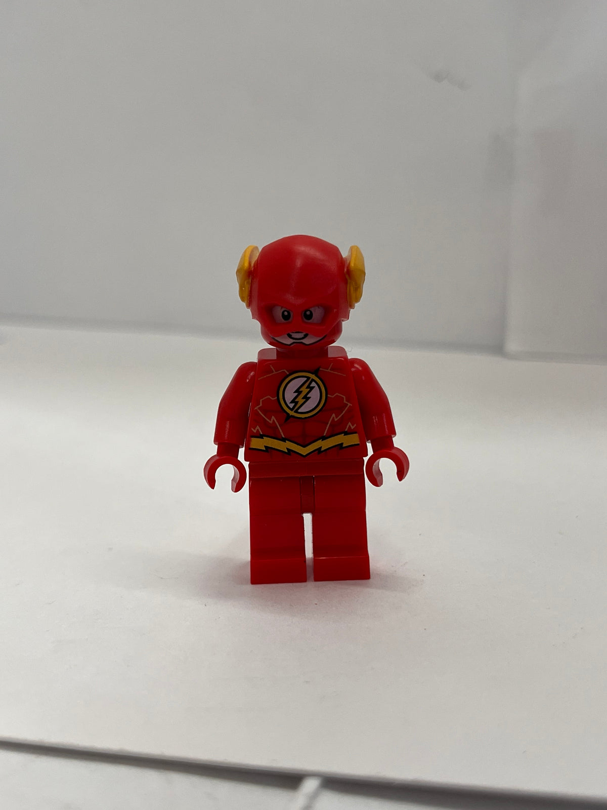 LEGO DC Super Heroes The Flash Gold Outlines on Chest sh0473 Minifigure
