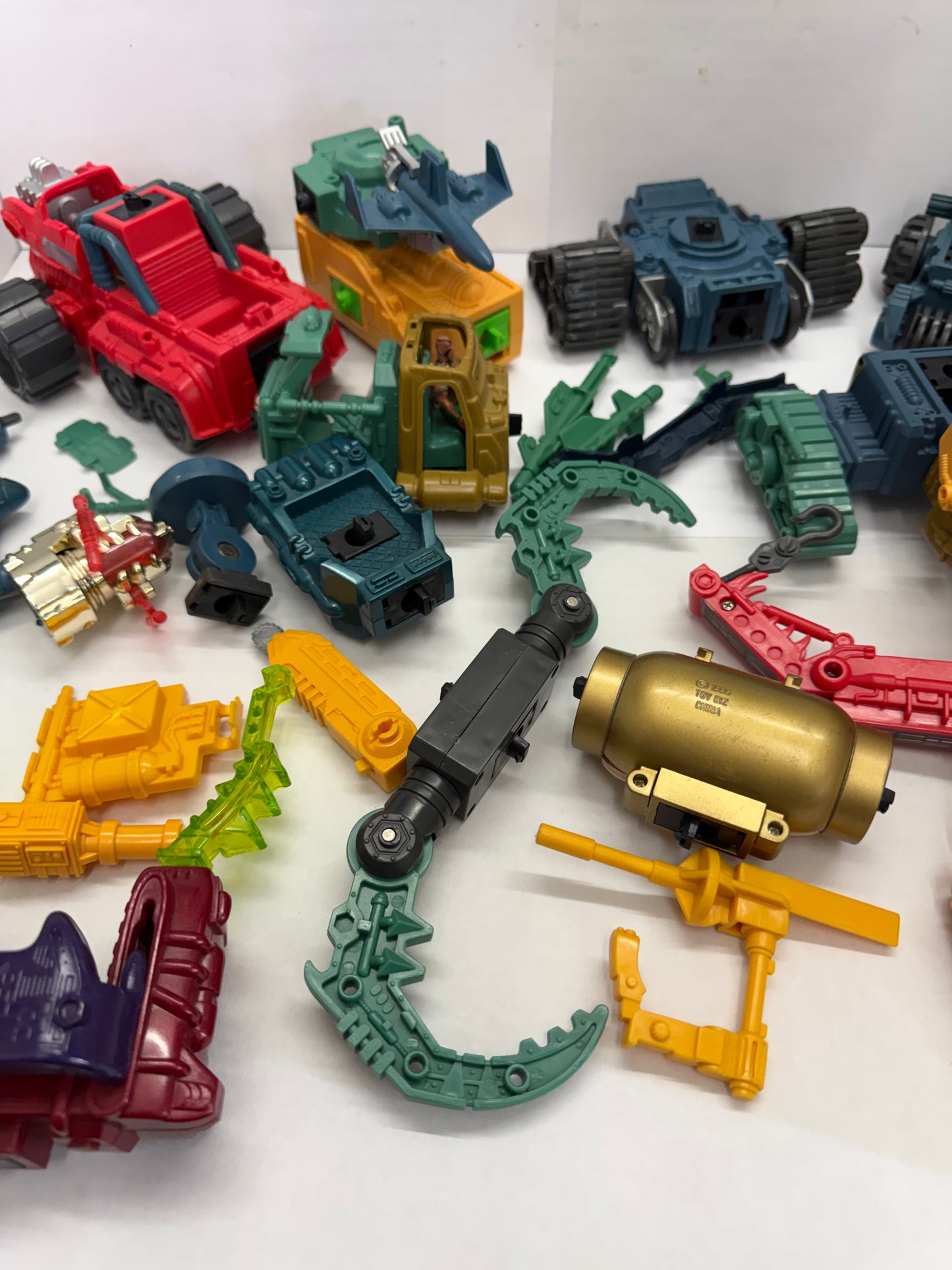 Battle Builders Lot Of Vehicles And Parts, 1 Action Figure 1996 Toybiz