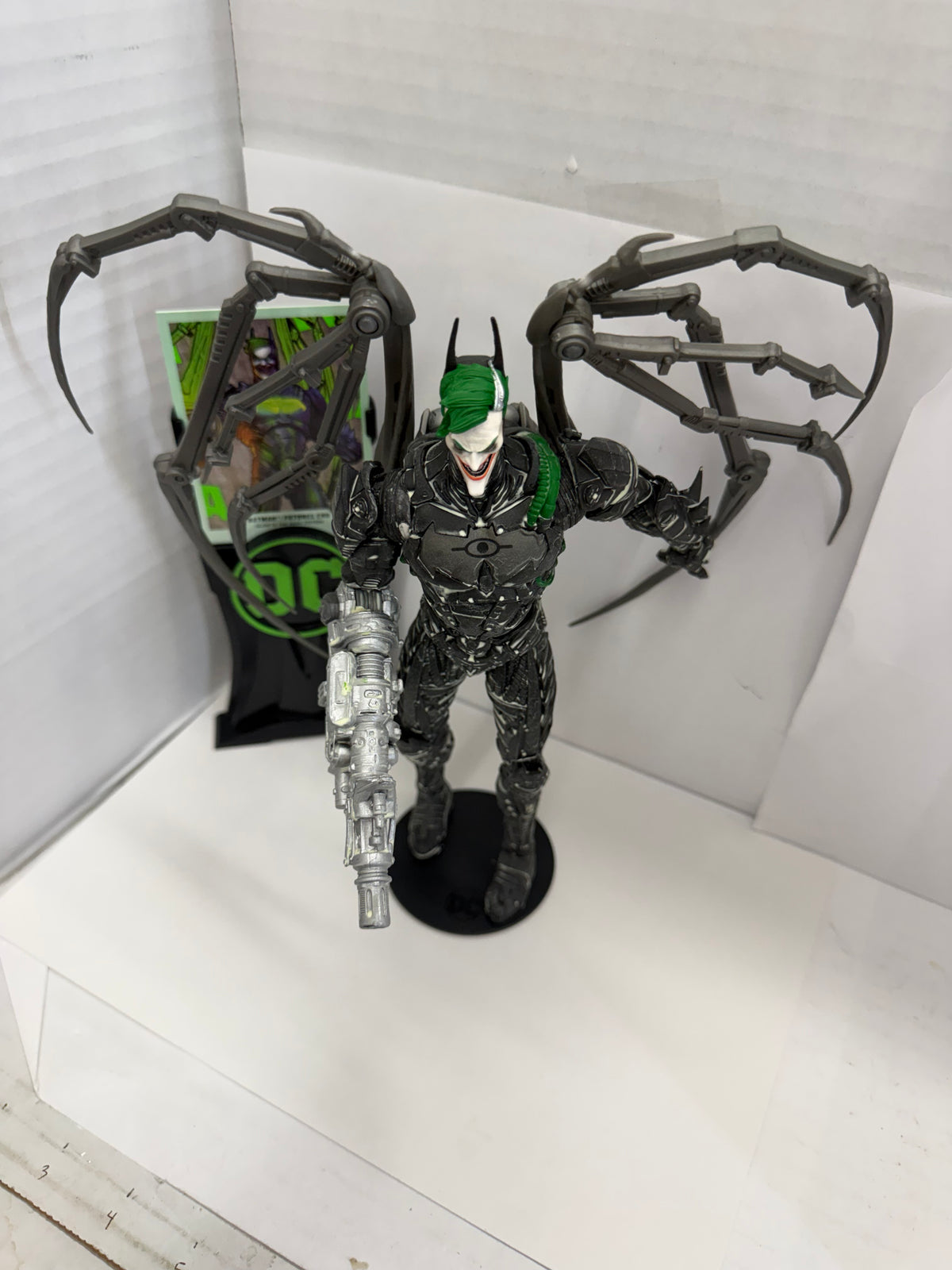 DC Multiverse Batman: Futures End Glow in The Dark Edition 7in Batman Joker Gold