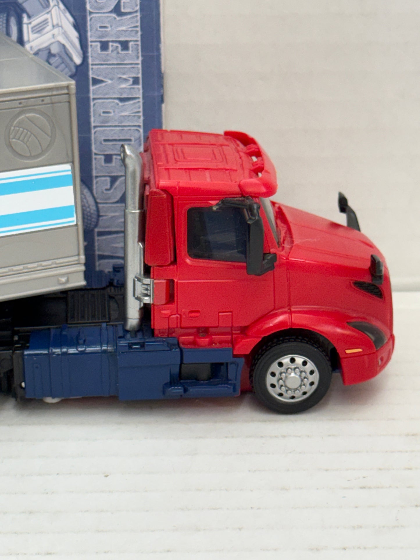 Transformers Volvo VNR Optimus Prime Collaborative Figure Complete Leader Class