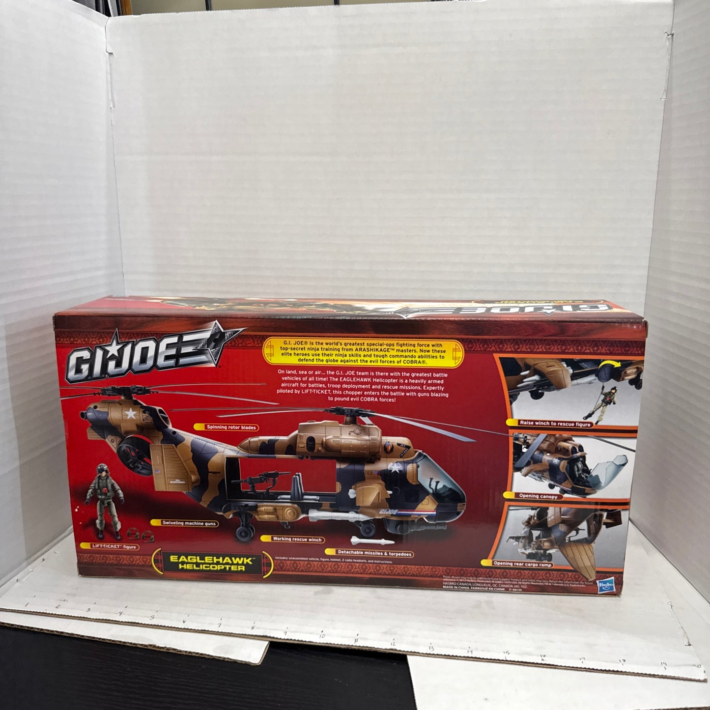 G.I. Joe A.W.E. Striker w/ Figurine Crankcase 2020