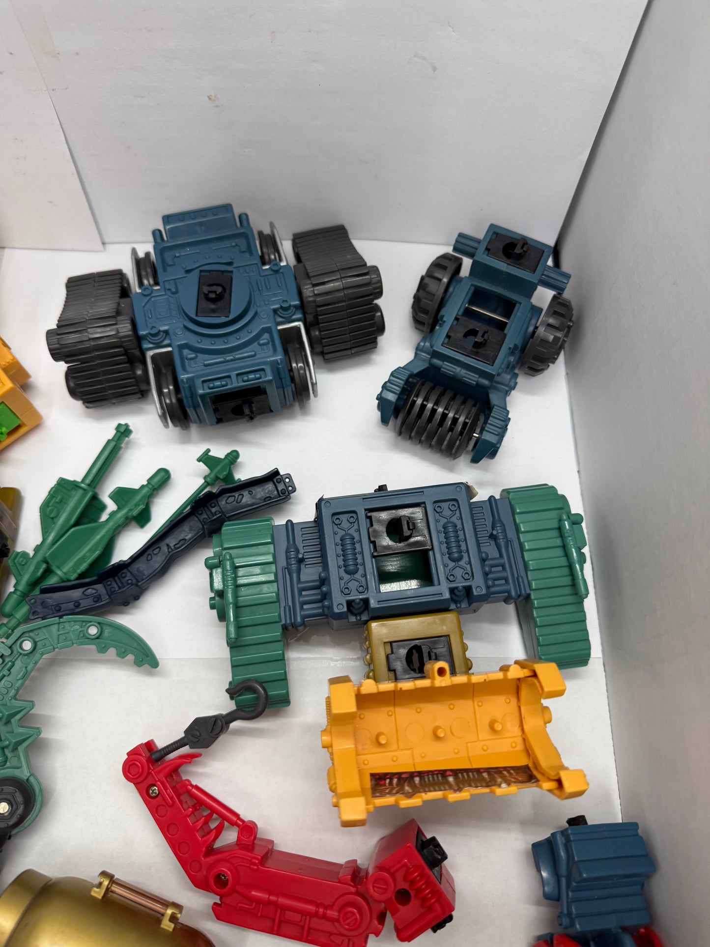 Battle Builders Lot Of Vehicles And Parts, 1 Action Figure 1996 Toybiz