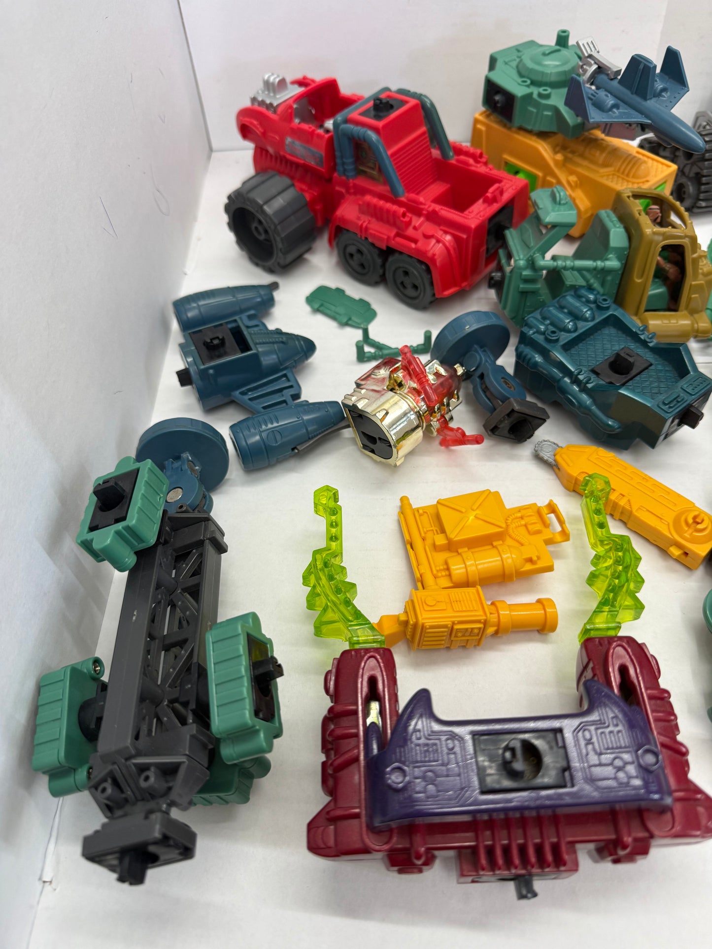 Battle Builders Lot Of Vehicles And Parts, 1 Action Figure 1996 Toybiz