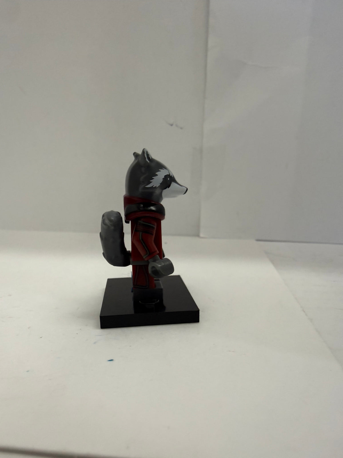 Lego Marvel Super Heroes Minifigure SH0090 Rocket Raccoon Dark Red Outfit