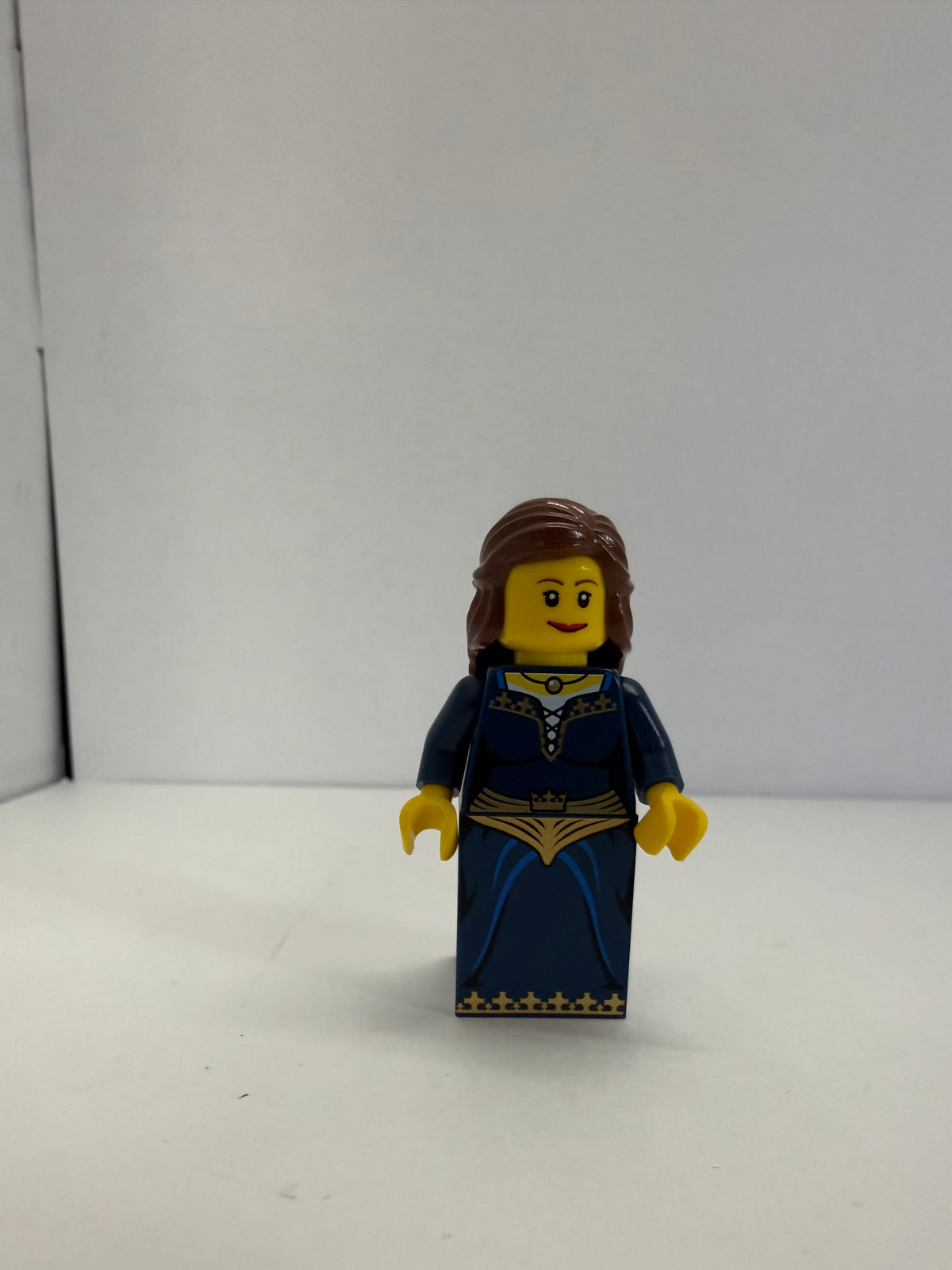 LEGO Fantasy Era Crown Princess Maiden minifigure Castle 7093 cas333 NEW
